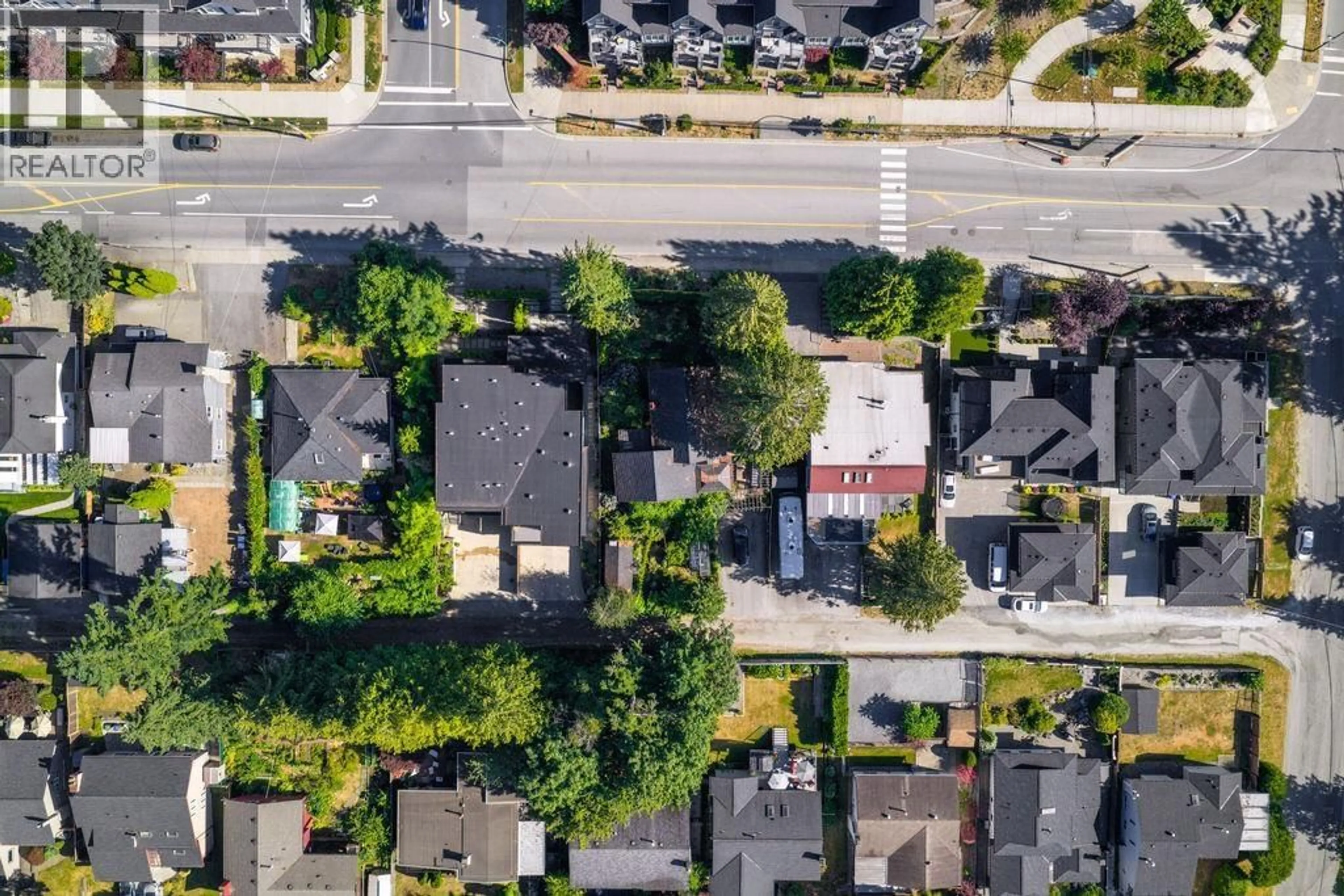 A pic from outside/outdoor area/front of a property/back of a property/a pic from drone, street for 840 VICTORIA DRIVE, Port Coquitlam British Columbia V3B2T9