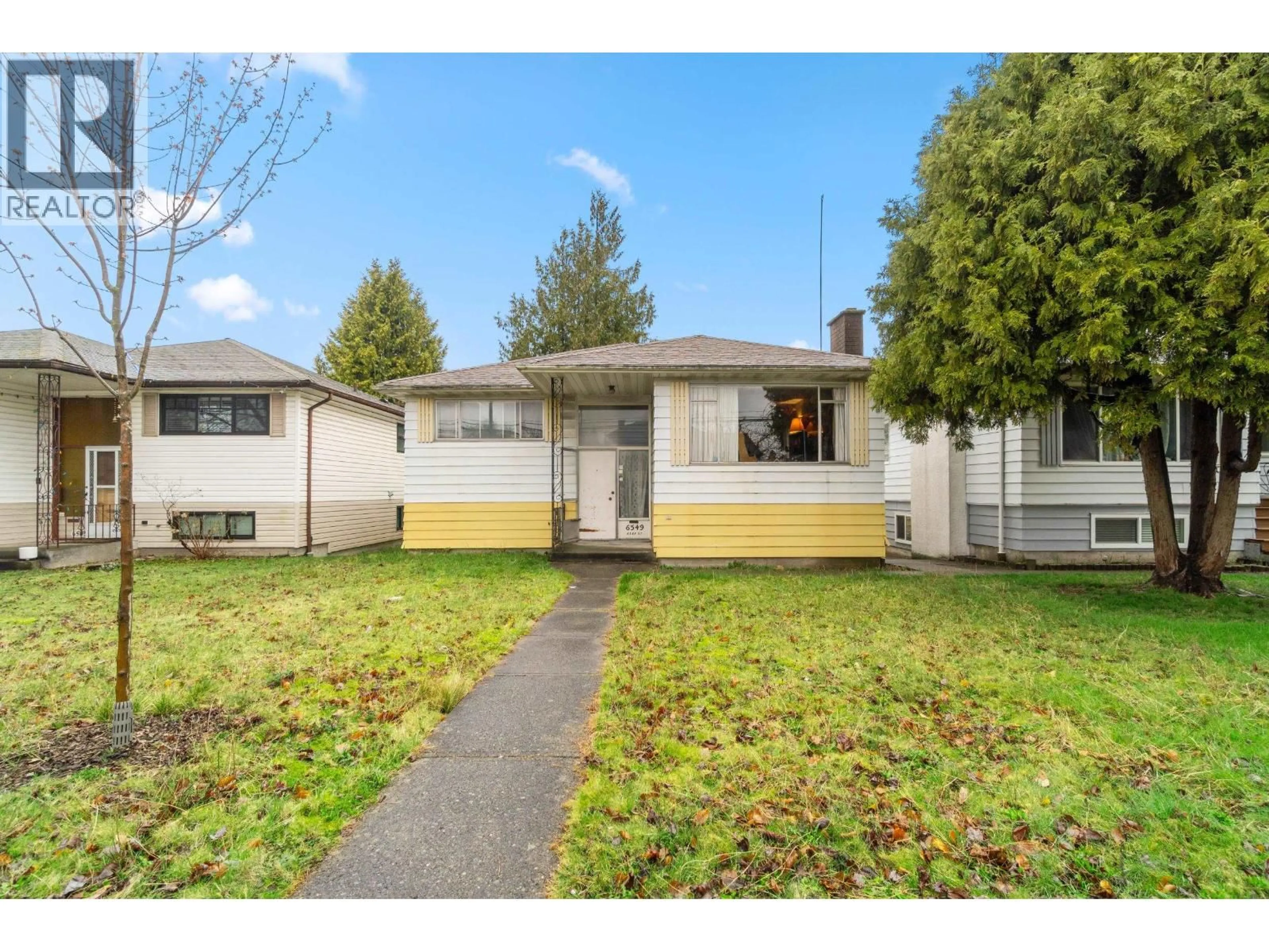 Home with vinyl exterior material, street for 6549 KERR STREET, Vancouver British Columbia V5S3C3