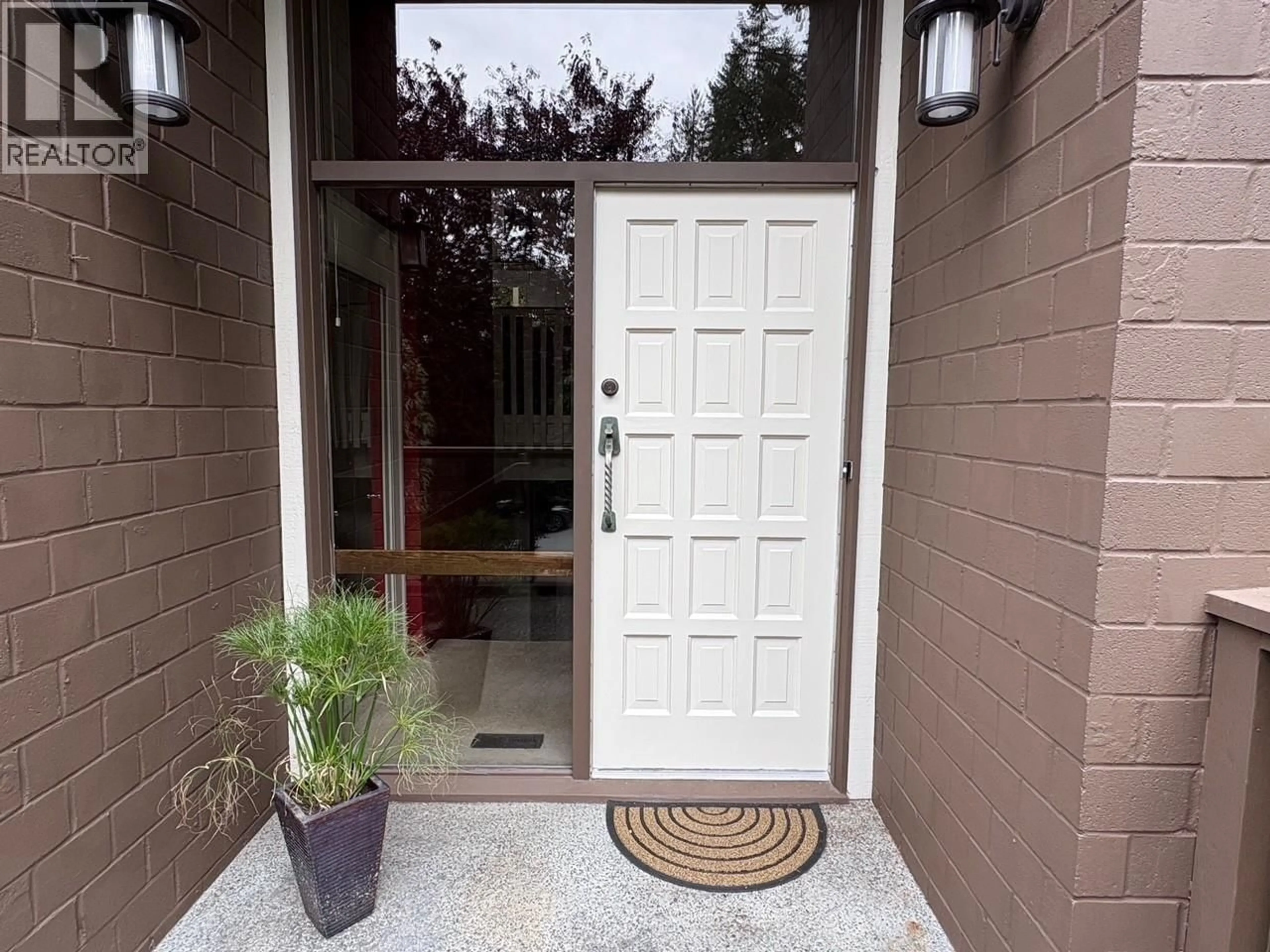 Indoor entryway for 5651 WESTHAVEN ROAD, West Vancouver British Columbia V7W1T5