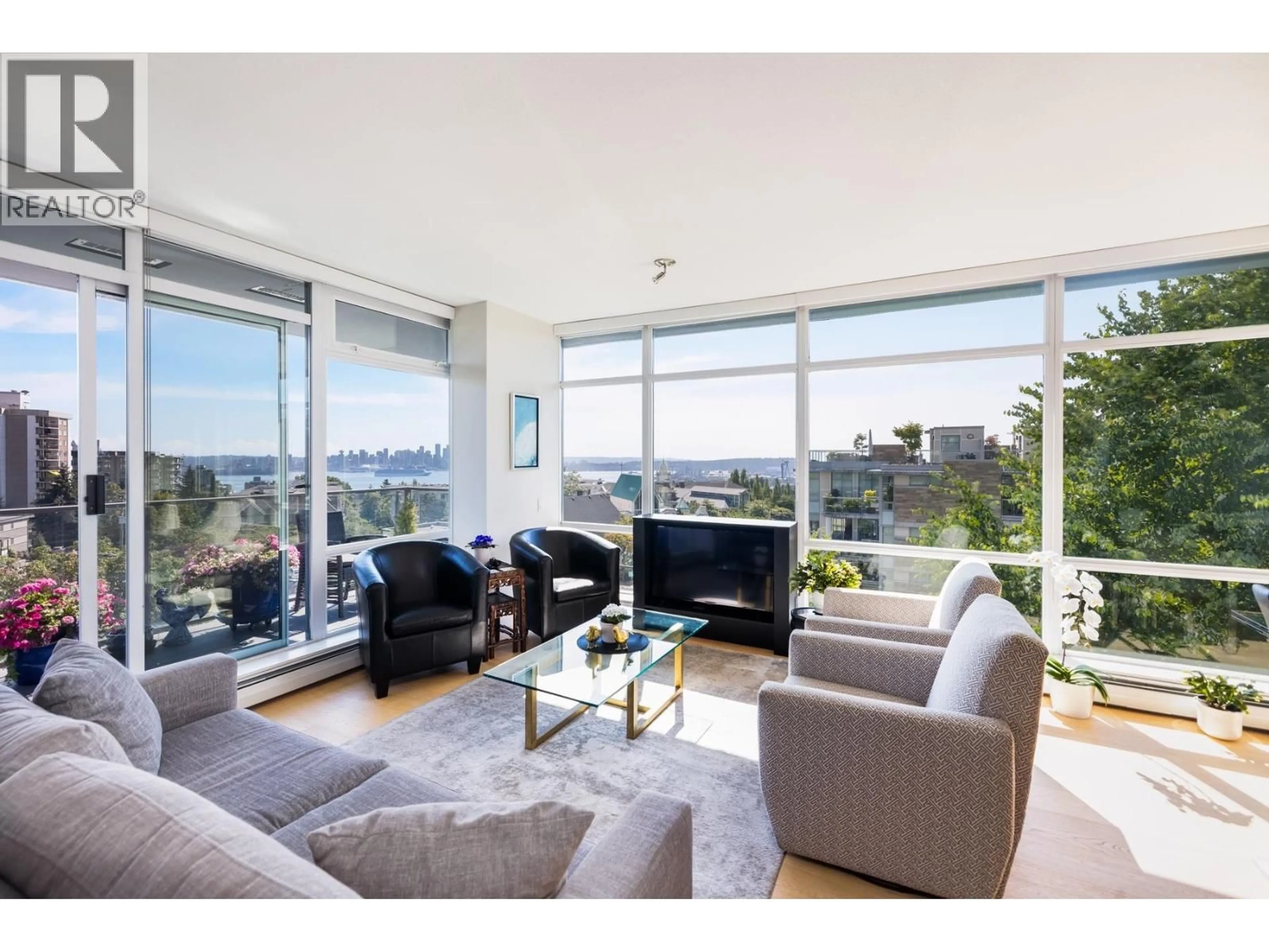 Living room with furniture, unknown for 403 - 1320 CHESTERFIELD AVENUE, North Vancouver British Columbia V7M0A6