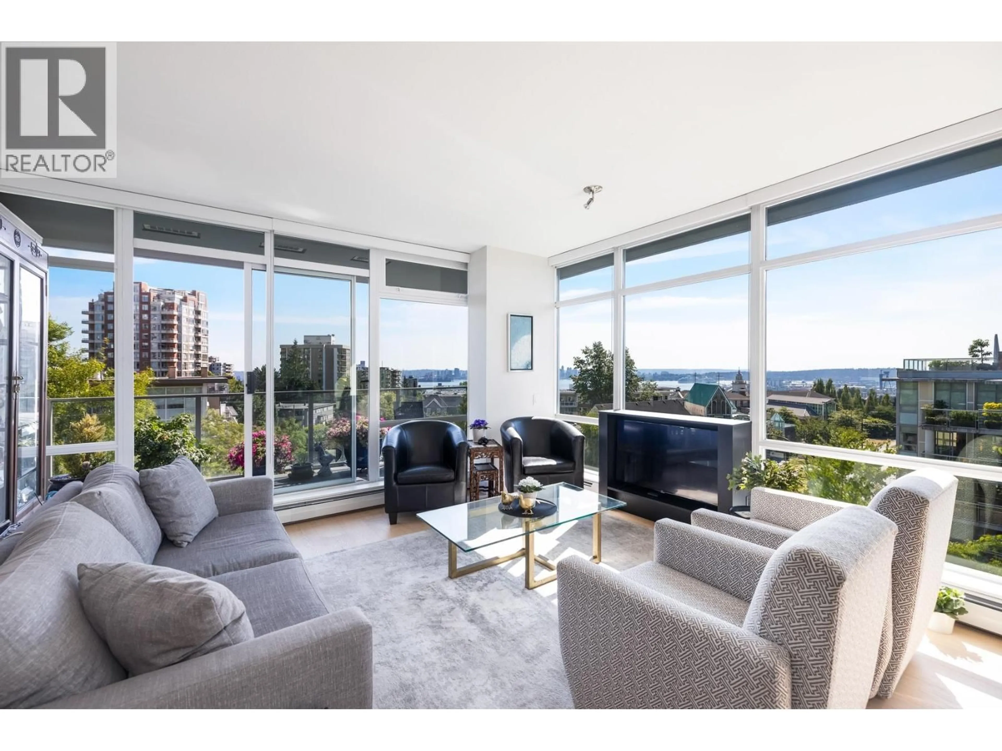 Living room with furniture, unknown for 403 - 1320 CHESTERFIELD AVENUE, North Vancouver British Columbia V7M0A6