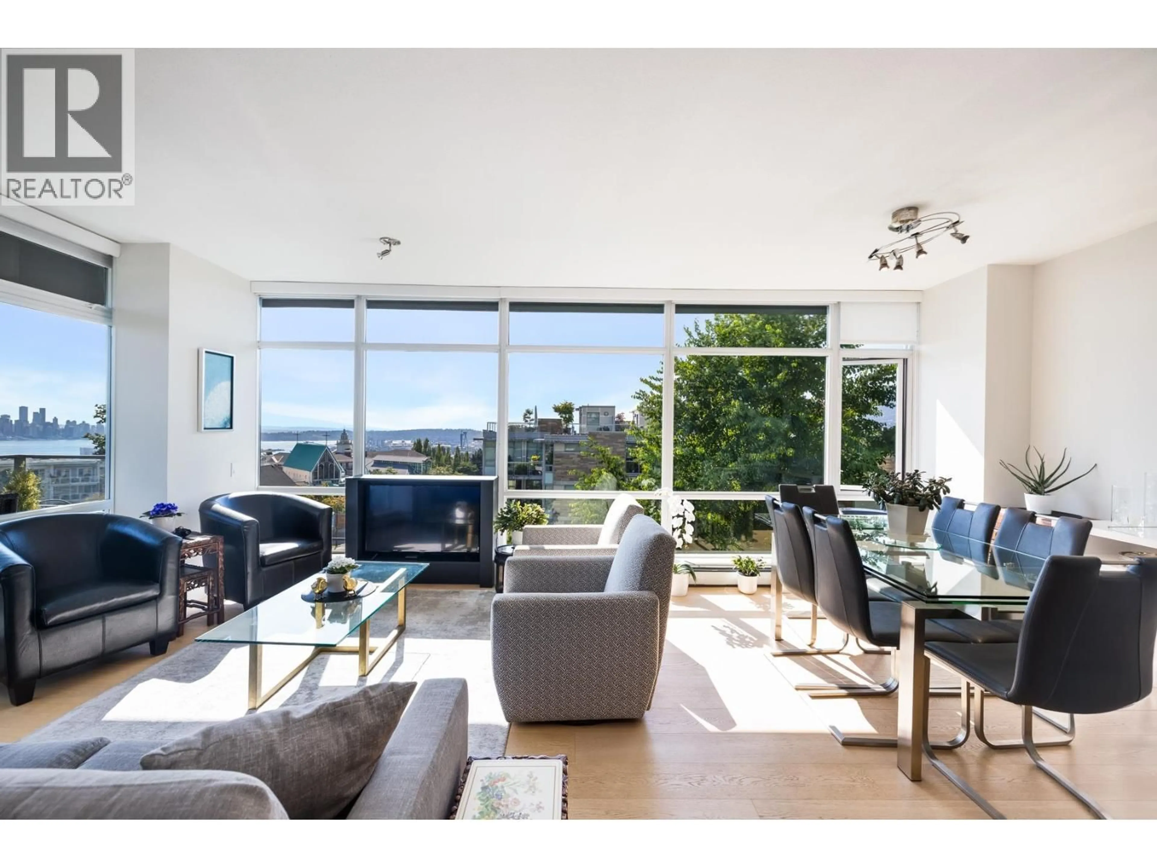Living room with furniture, unknown for 403 - 1320 CHESTERFIELD AVENUE, North Vancouver British Columbia V7M0A6