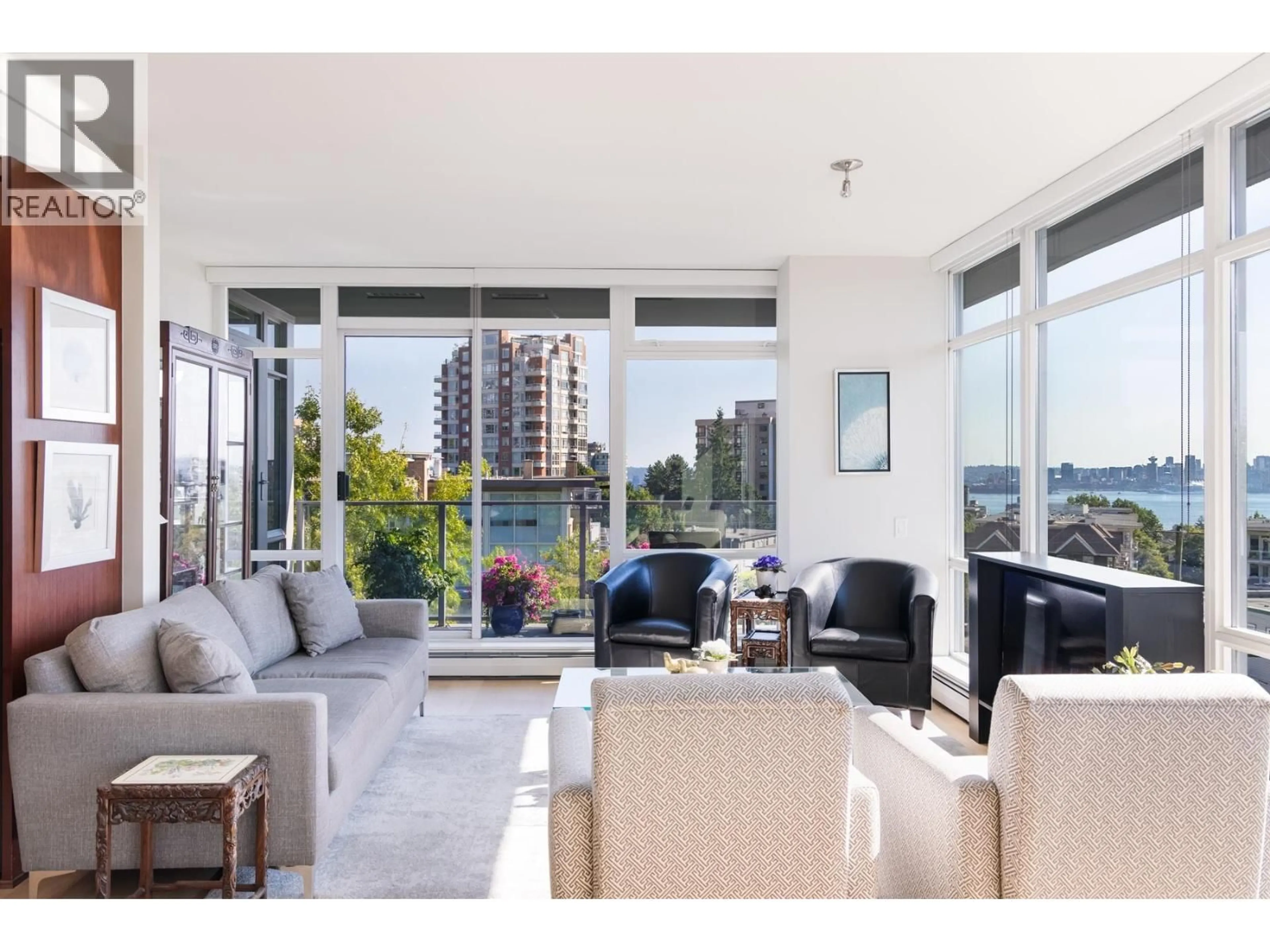 Living room with furniture, unknown for 403 - 1320 CHESTERFIELD AVENUE, North Vancouver British Columbia V7M0A6