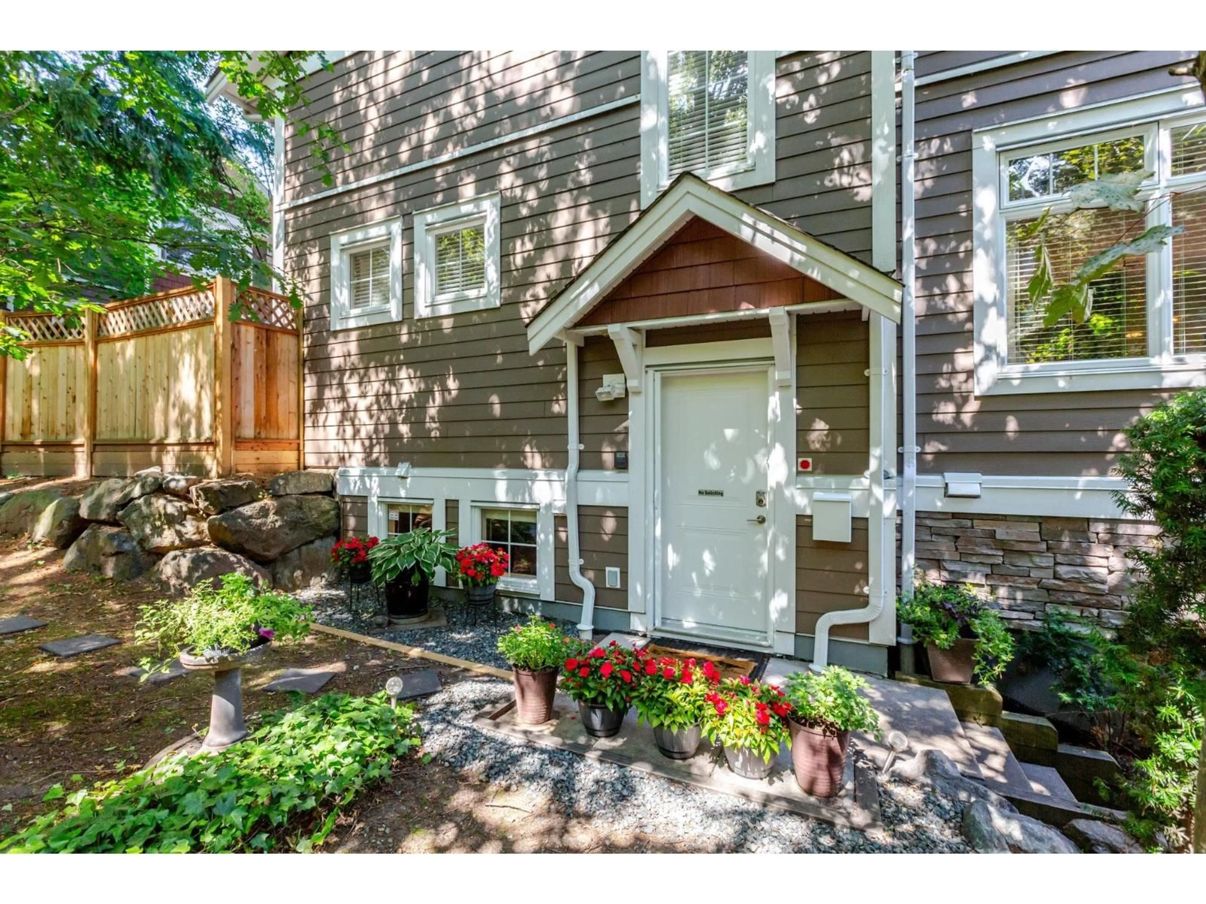 Indoor entryway for 13 - 2689 PARKWAY, Surrey British Columbia V4P0C3