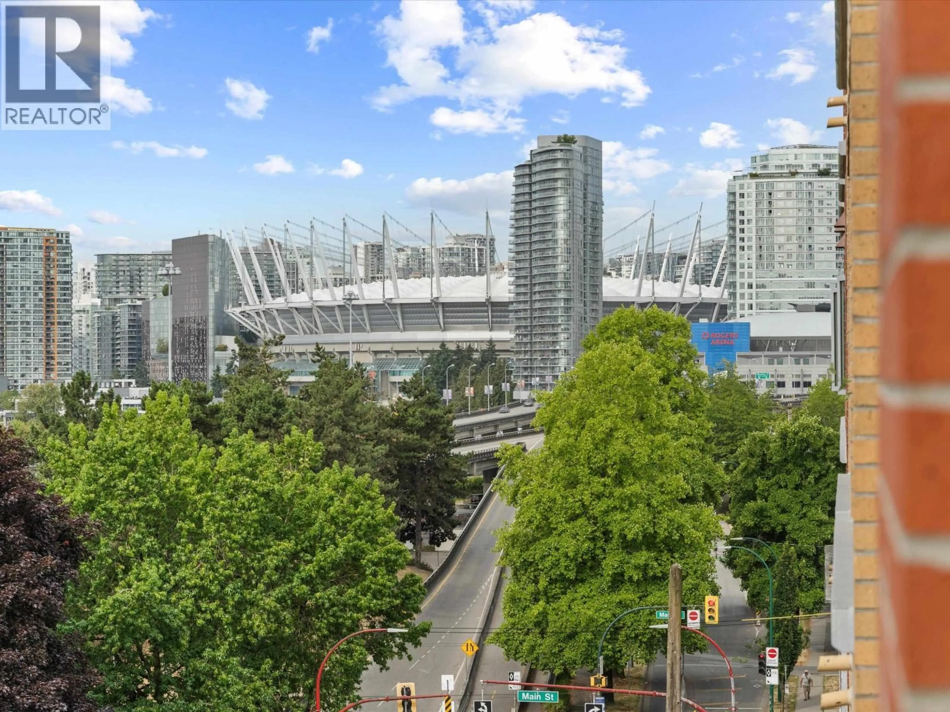 A pic from outside/outdoor area/front of a property/back of a property/a pic from drone, city buildings view from balcony for 617 - 221 UNION STREET, Vancouver British Columbia V6A0B4