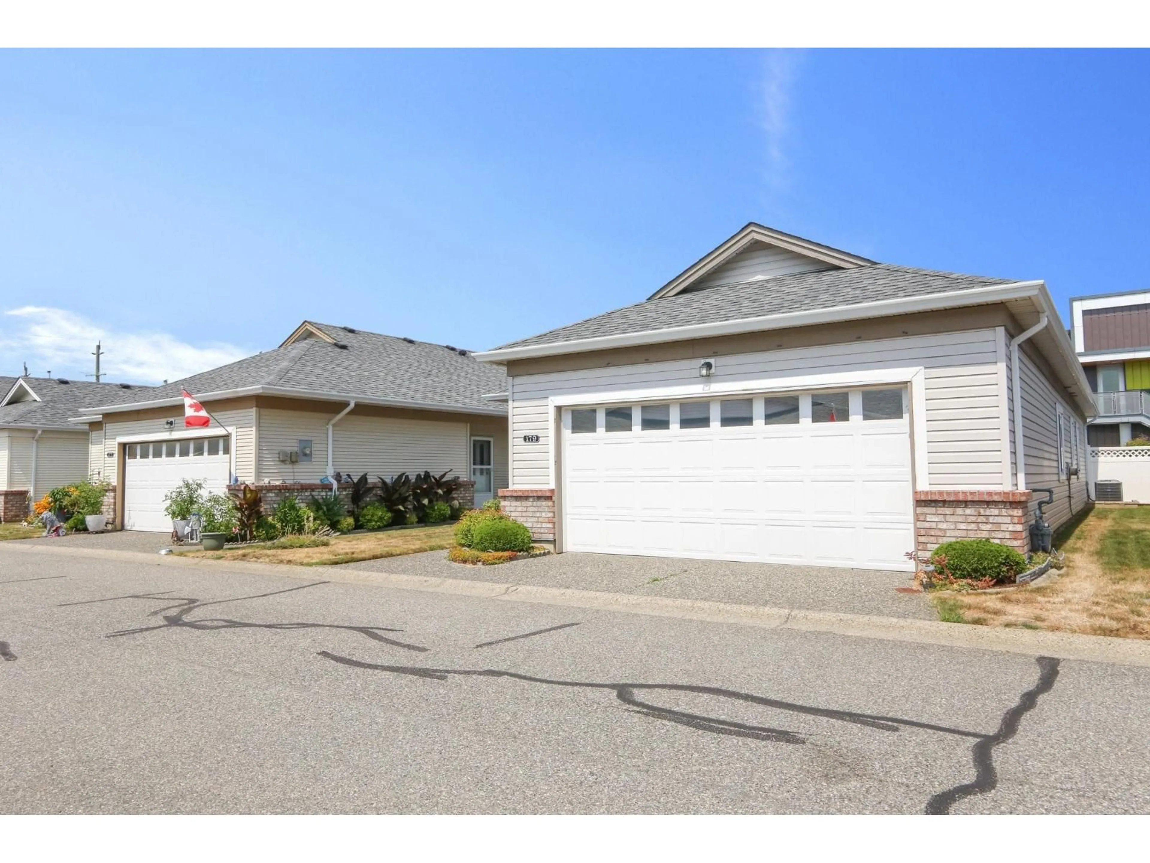 Indoor garage for 179 - 8485 YOUNG ROAD, Chilliwack British Columbia V2P7Y7