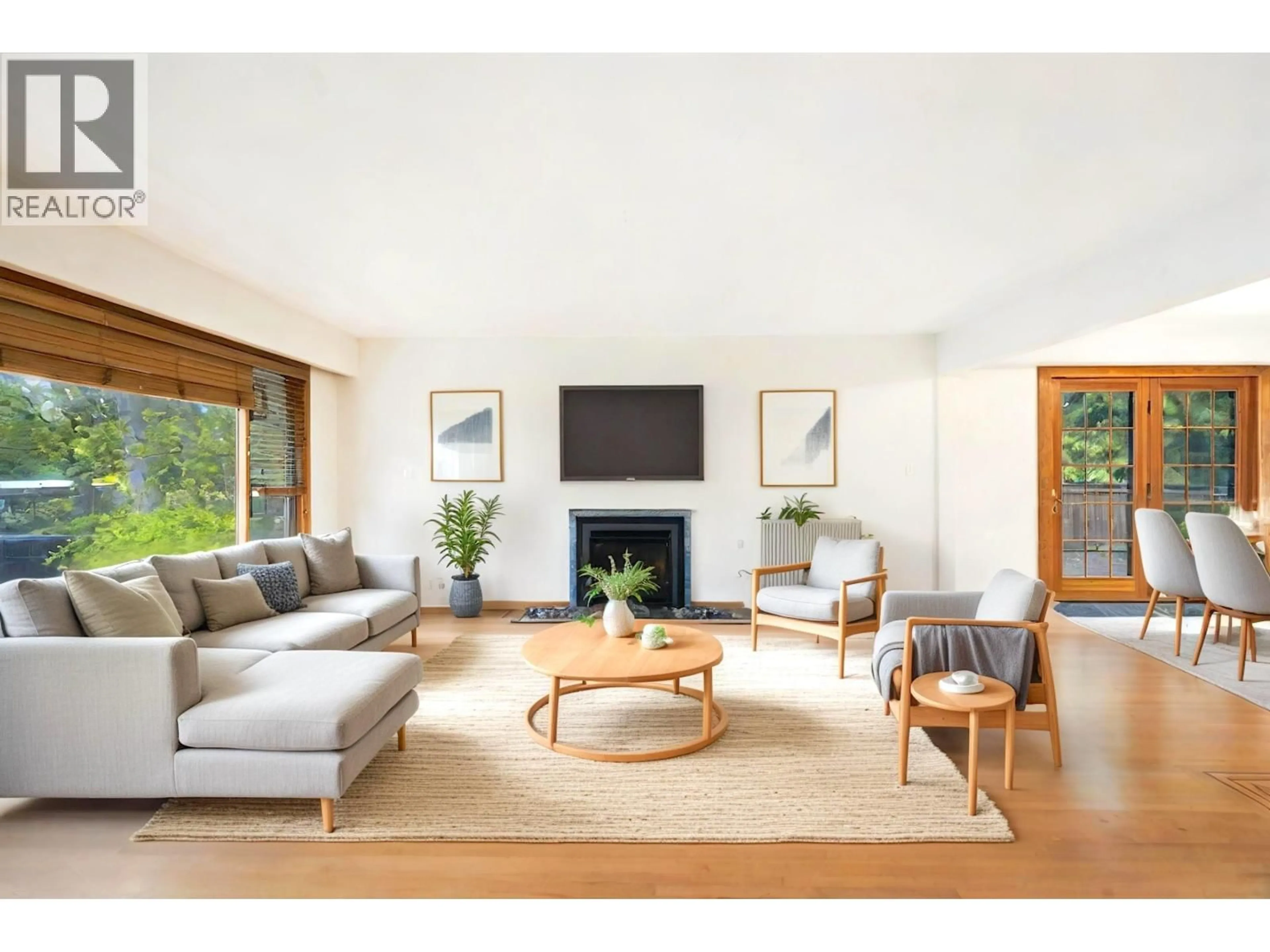 Living room with furniture, wood/laminate floor for 1561 MERLYNN CRESCENT, North Vancouver British Columbia V7J2X9