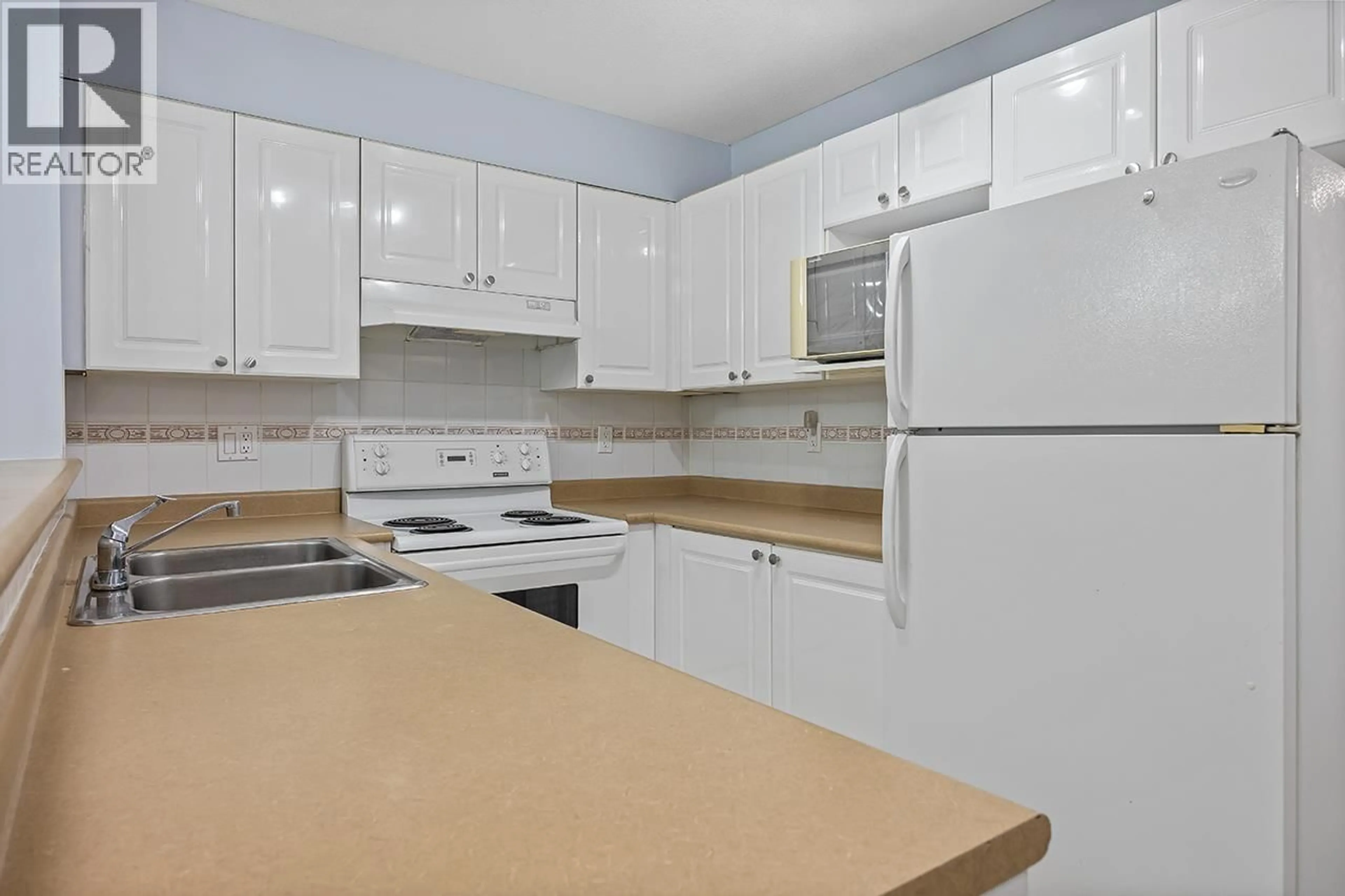 Standard kitchen, unknown for 211 - 868 KINGSWAY, Vancouver British Columbia V5V3C3