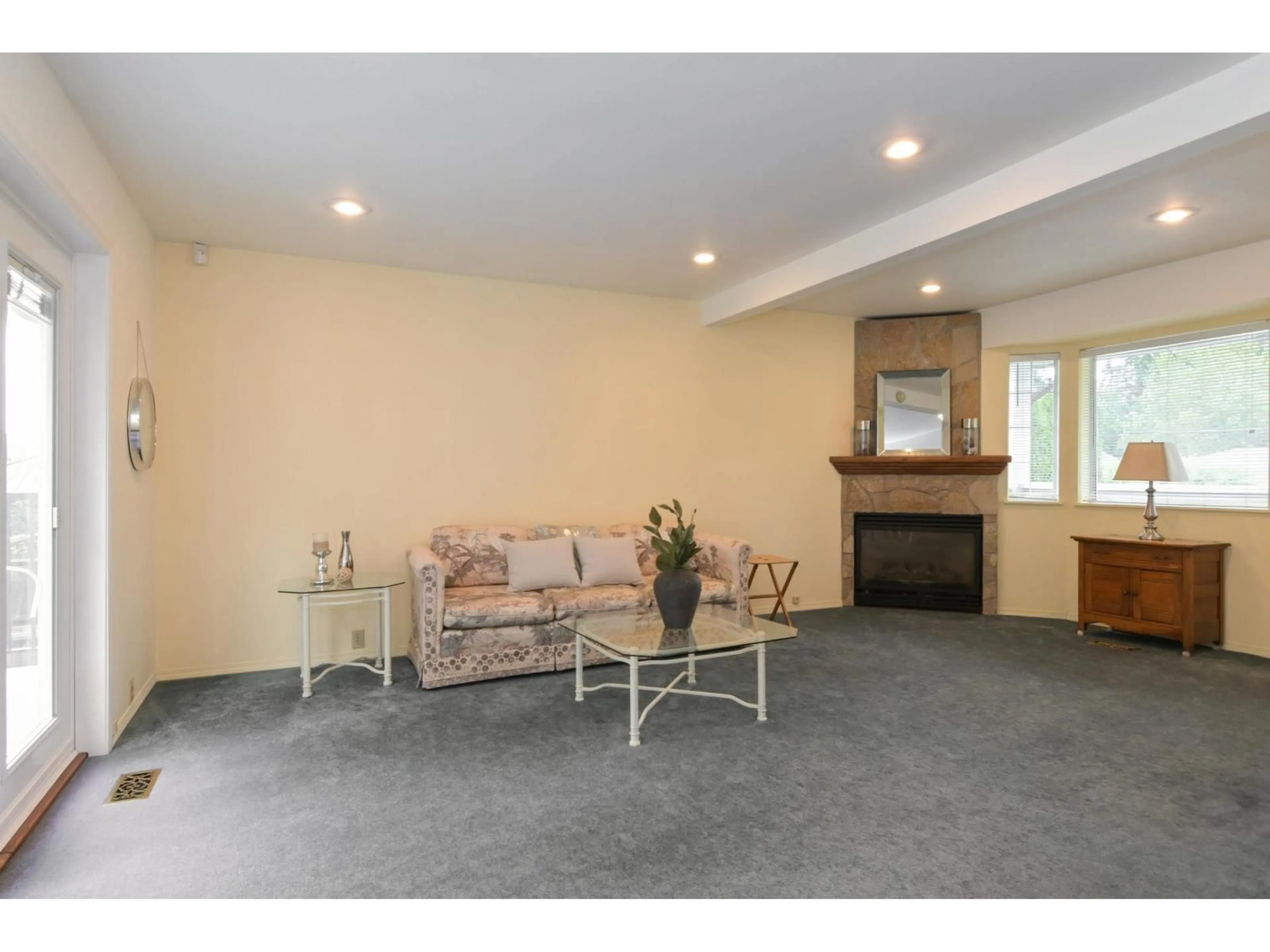 Living room with furniture, unknown for 18066 59, Surrey British Columbia V3S1P7