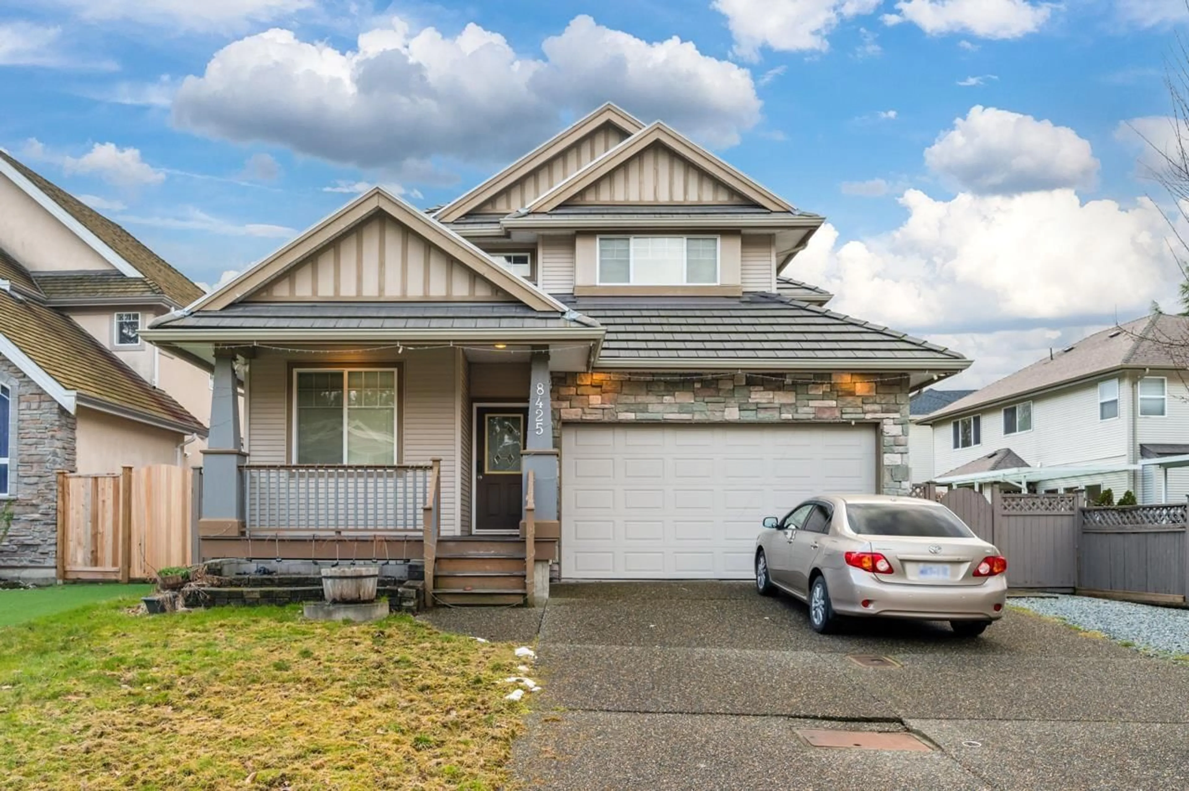 Home with vinyl exterior material, street for 8425 170, Surrey British Columbia V4N5C7