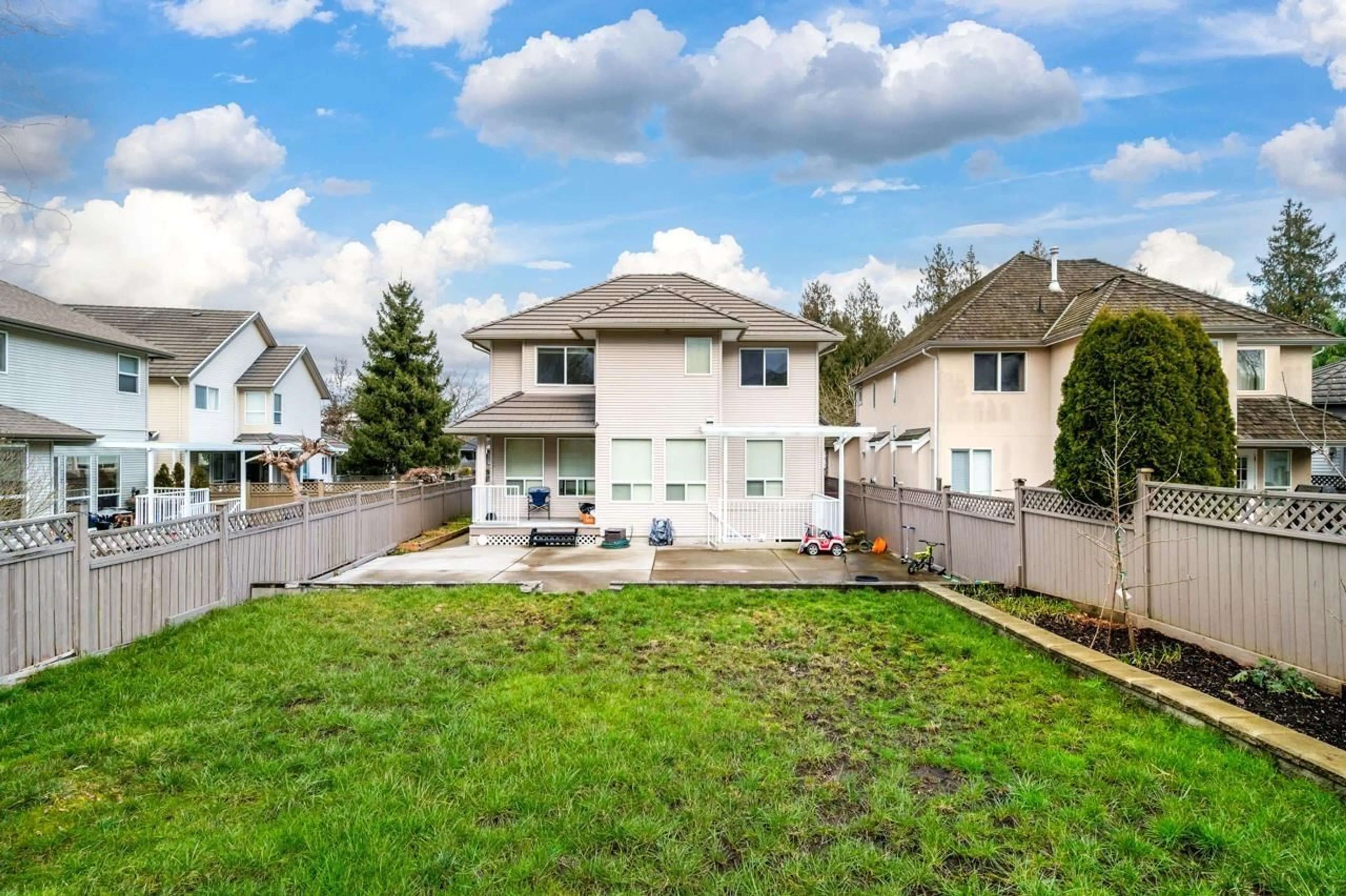 A pic from outside/outdoor area/front of a property/back of a property/a pic from drone, unknown for 8425 170, Surrey British Columbia V4N5C7