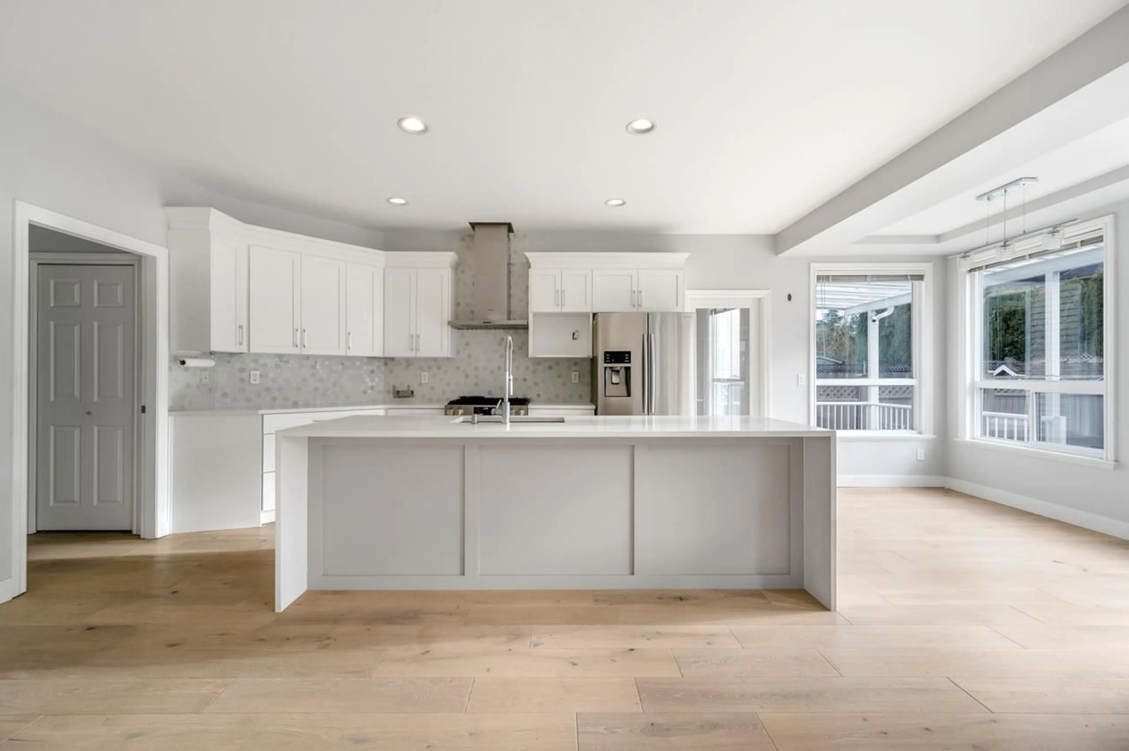 Open concept kitchen, unknown for 8425 170, Surrey British Columbia V4N5C7