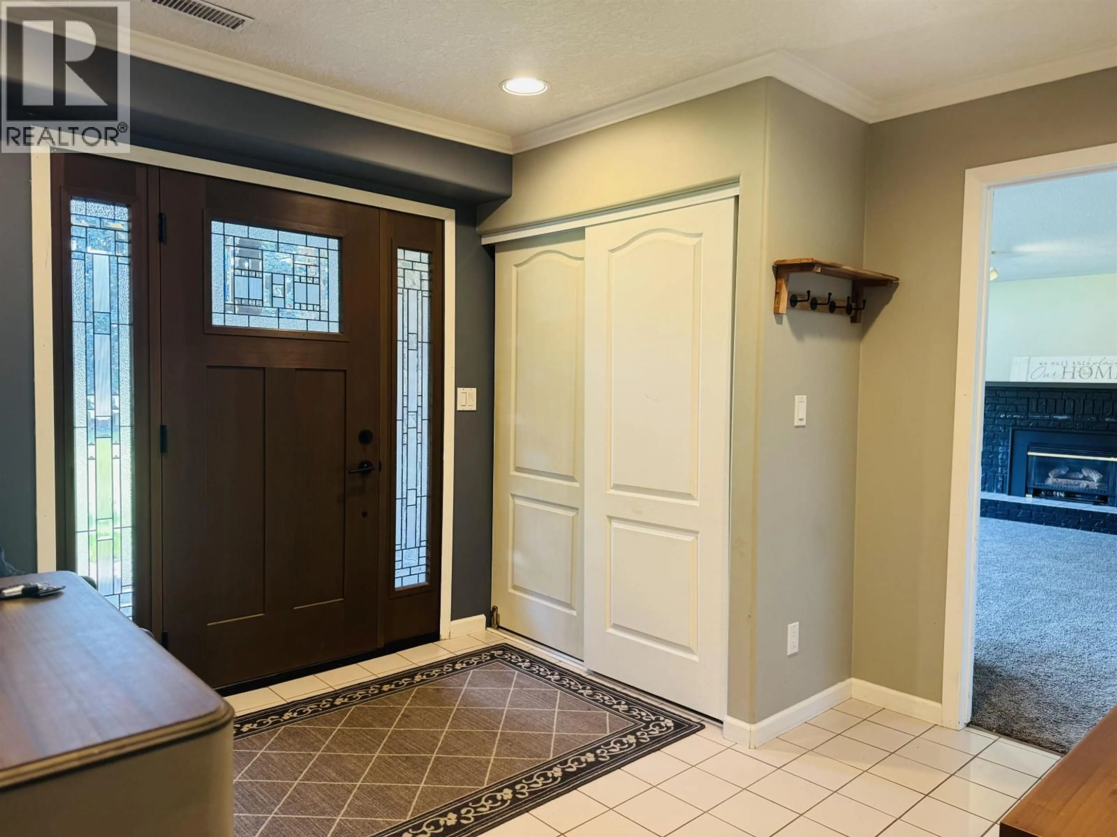 Indoor entryway for 27 COUNTRY CLUB BOULEVARD, Williams Lake British Columbia V2G3T3