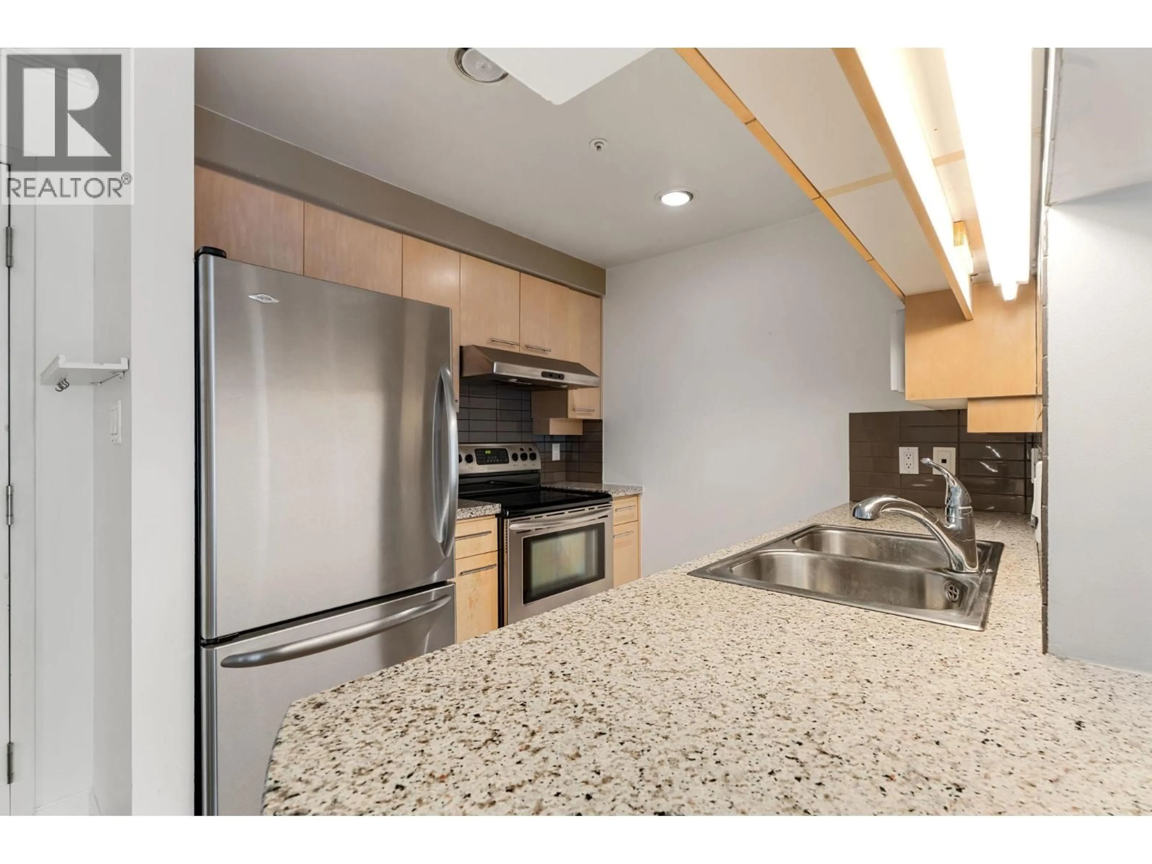 Standard kitchen, unknown for 8A - 199 DRAKE STREET, Vancouver British Columbia V6Z2T9