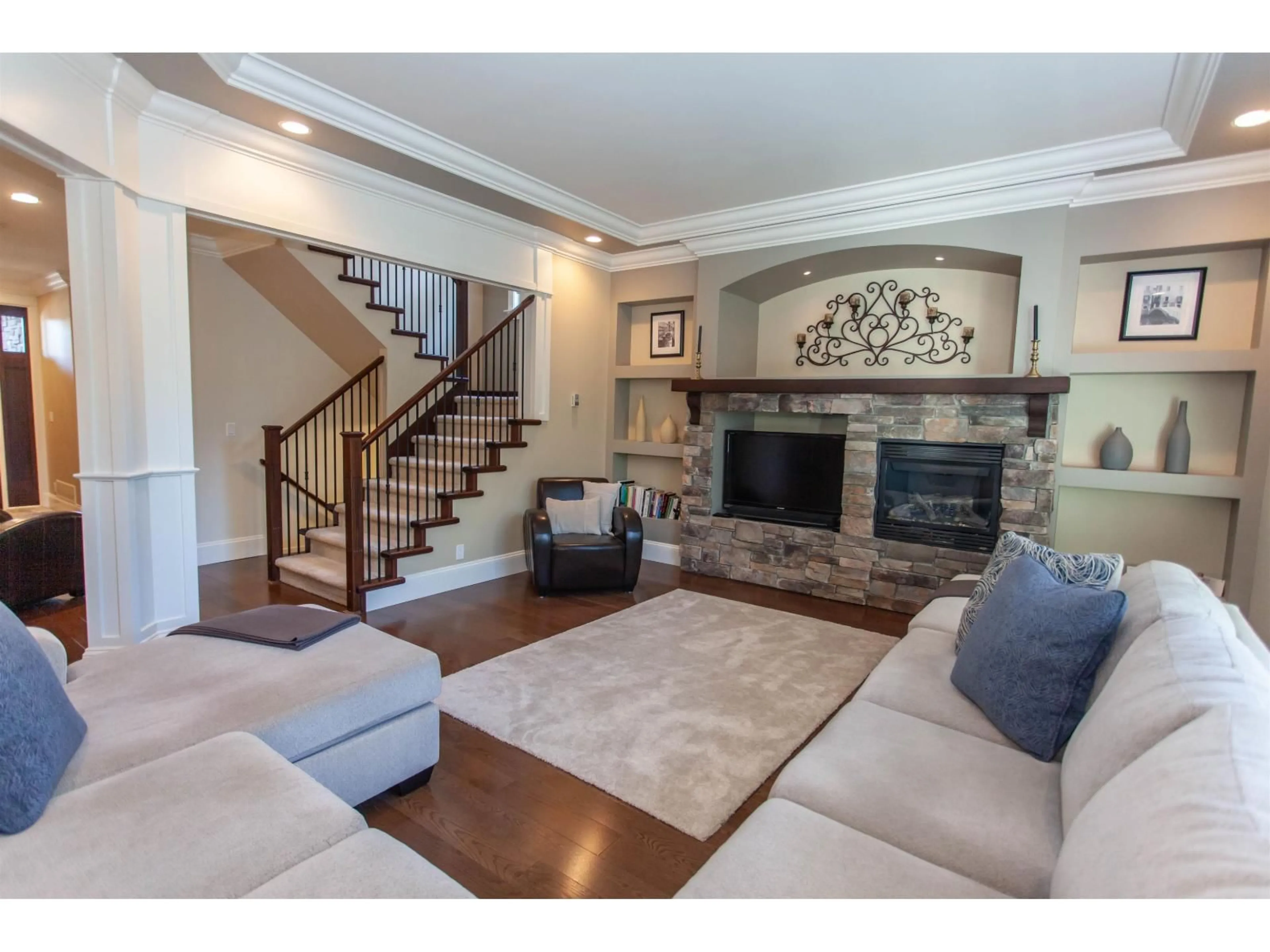 Living room with furniture, unknown for 2513 164, Surrey British Columbia V3S0E2