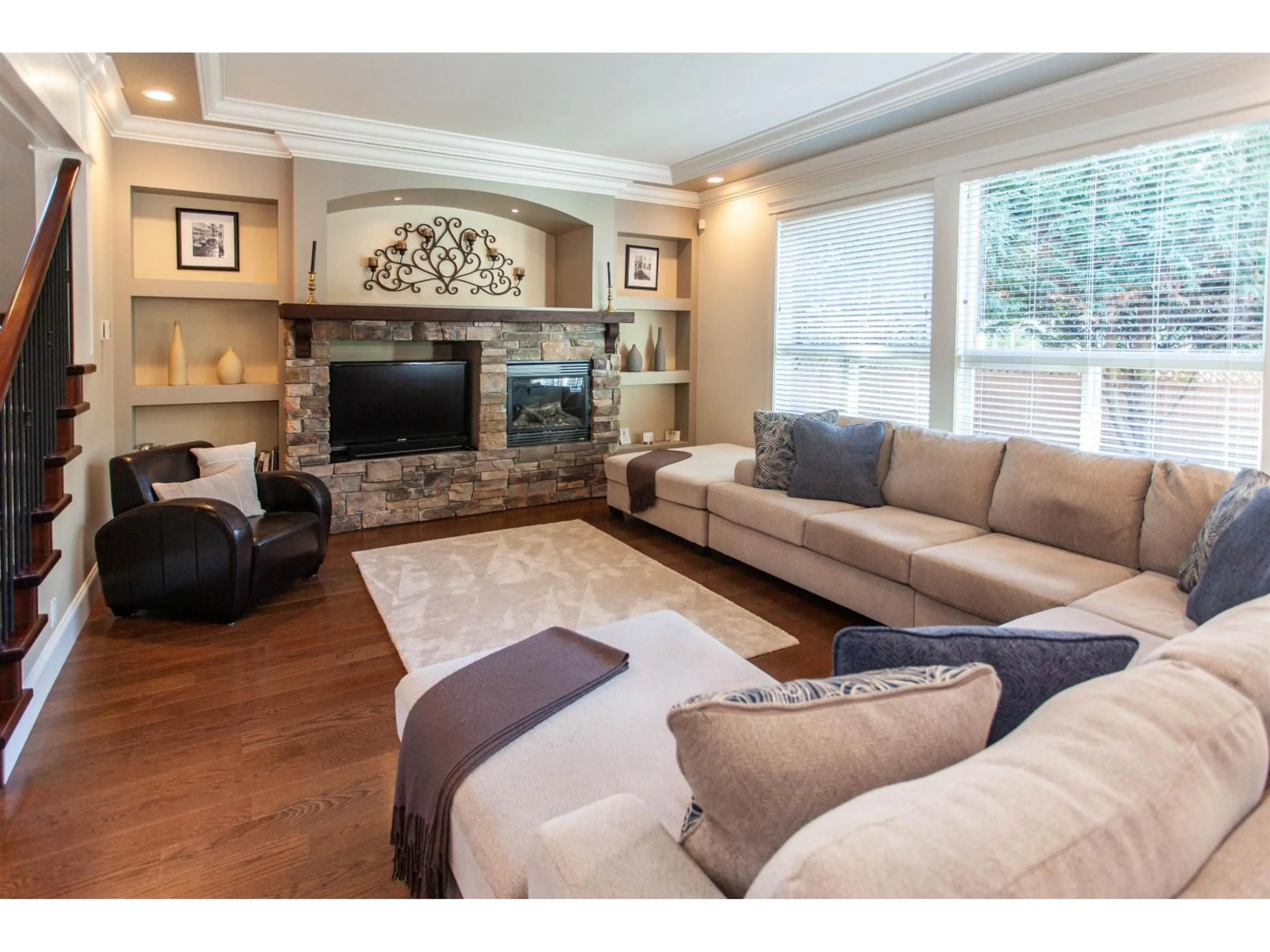 Living room with furniture, wood/laminate floor for 2513 164, Surrey British Columbia V3S0E2