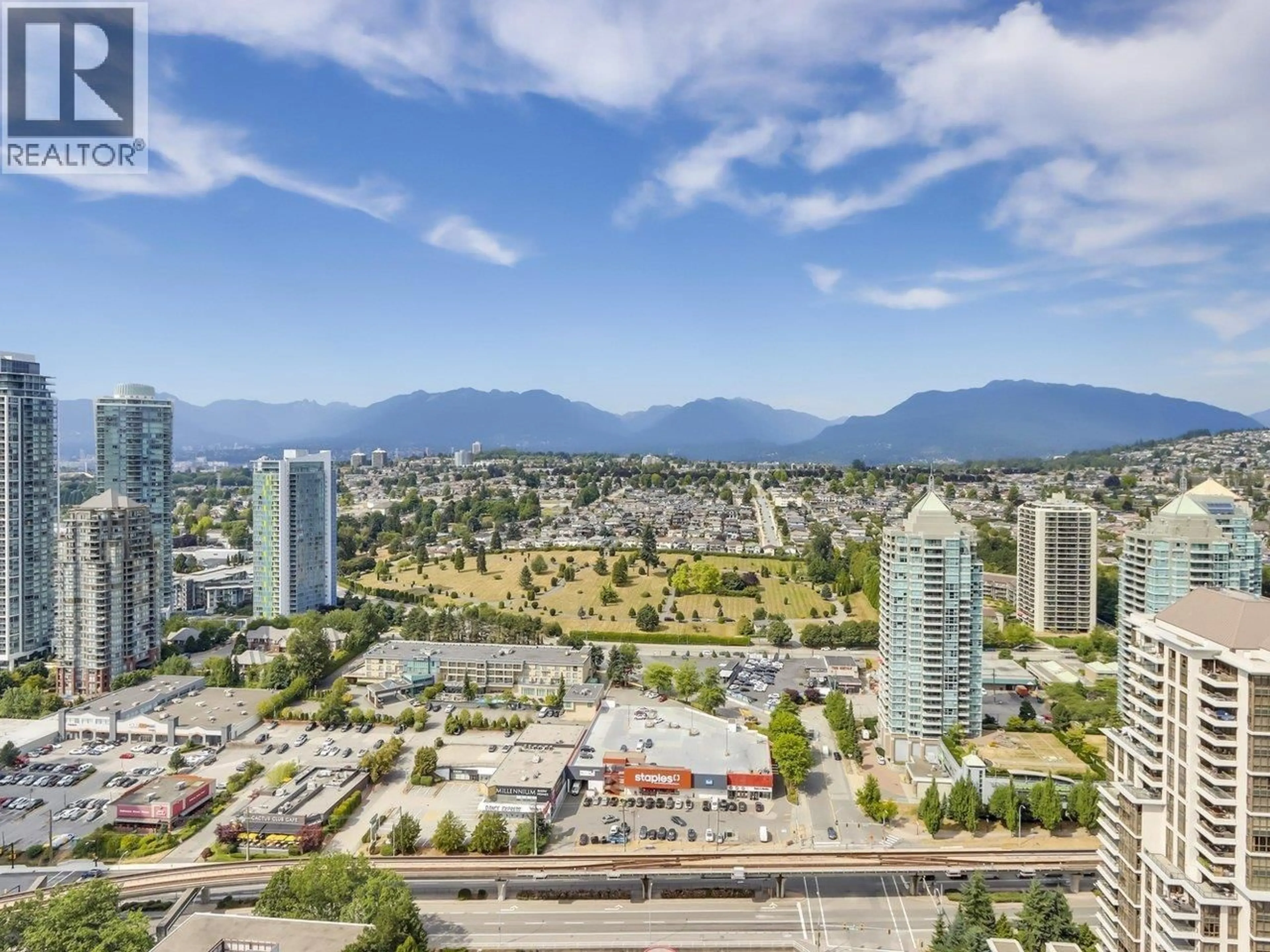 A pic from outside/outdoor area/front of a property/back of a property/a pic from drone, mountain view for 3804 - 2181 MADISON AVENUE, Burnaby British Columbia V5C0N4