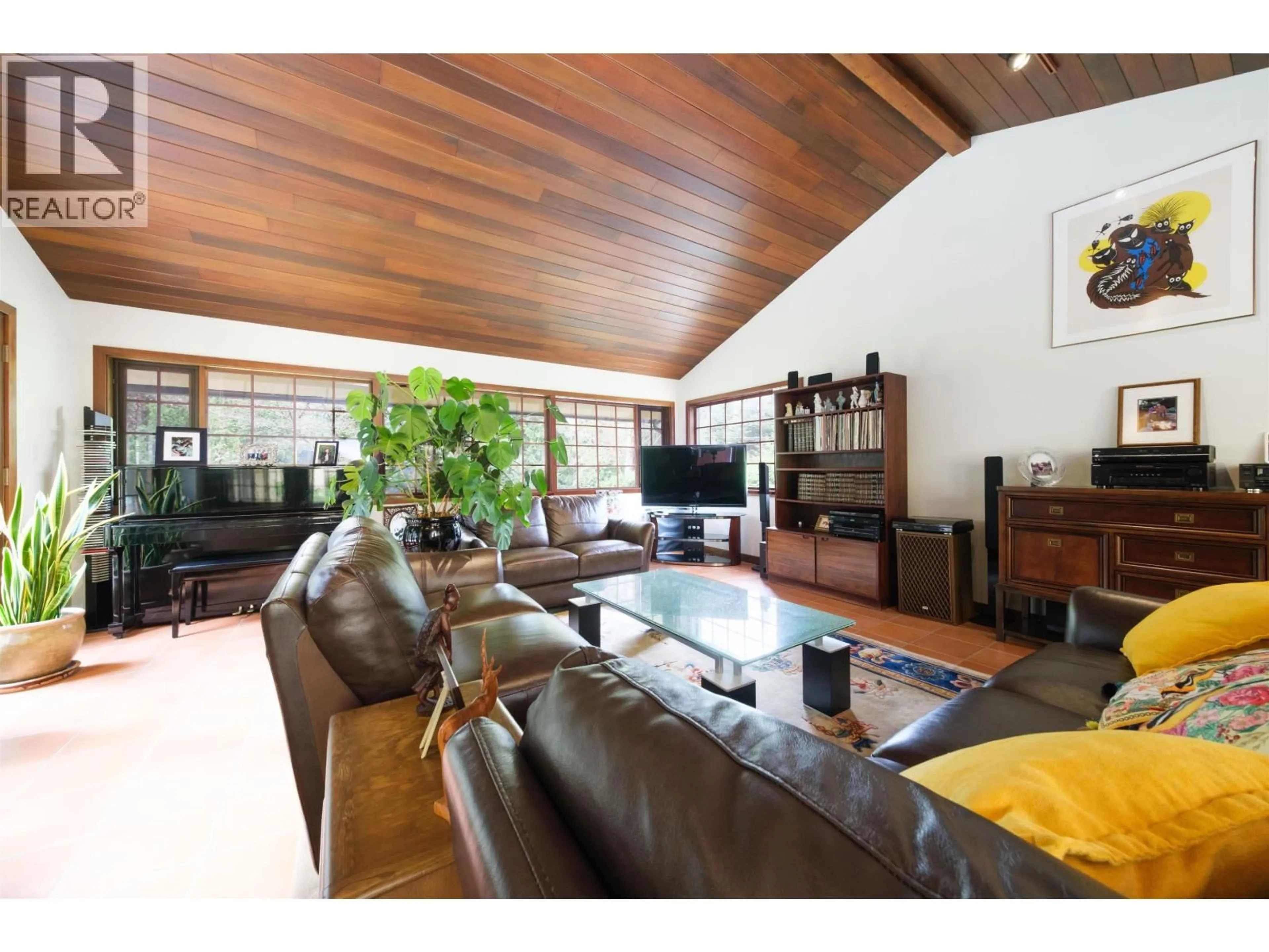 Living room with furniture, wood/laminate floor for 6000 BUCKINGHAM AVENUE, Burnaby British Columbia V5E2A4