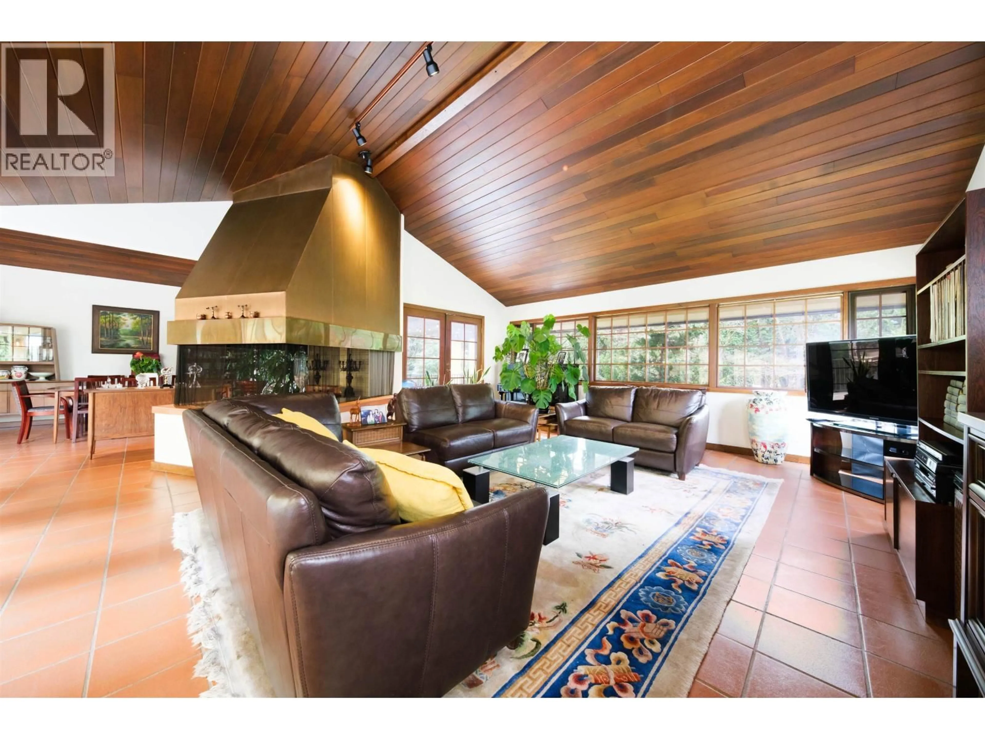 Lobby for 6000 BUCKINGHAM AVENUE, Burnaby British Columbia V5E2A4
