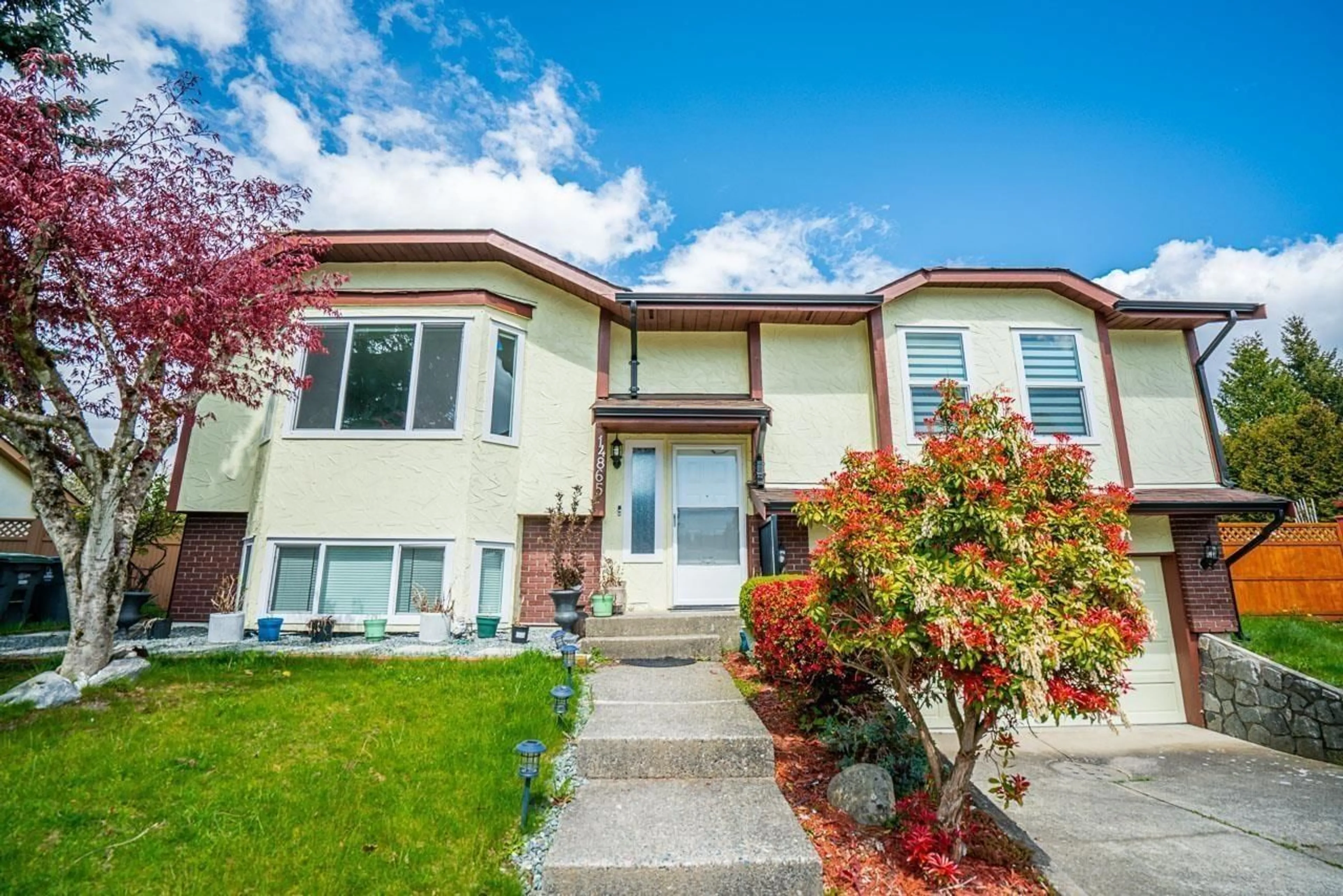 Home with vinyl exterior material, street for 14865 95A, Surrey British Columbia V3R8A8