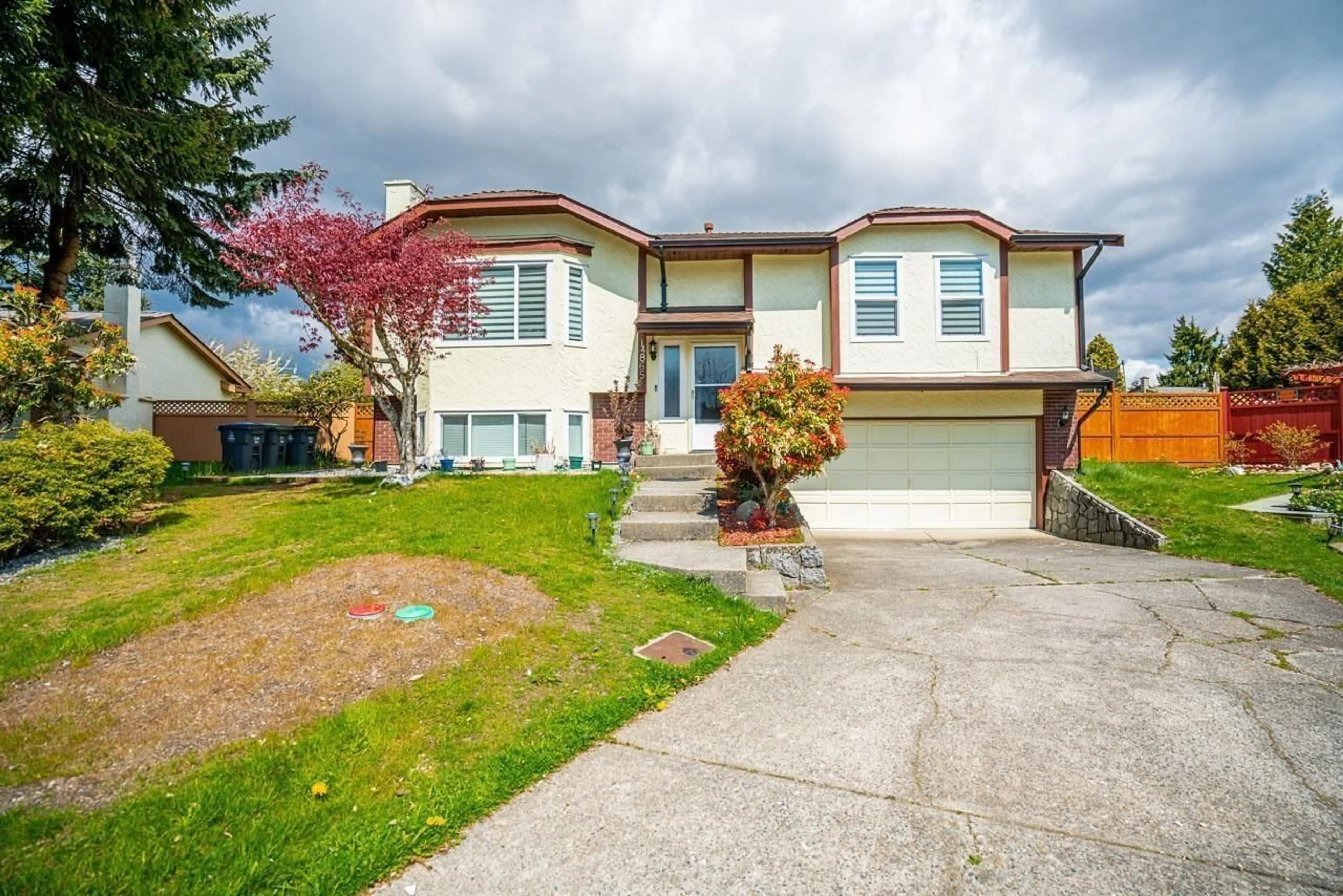 Home with vinyl exterior material, street for 14865 95A, Surrey British Columbia V3R8A8