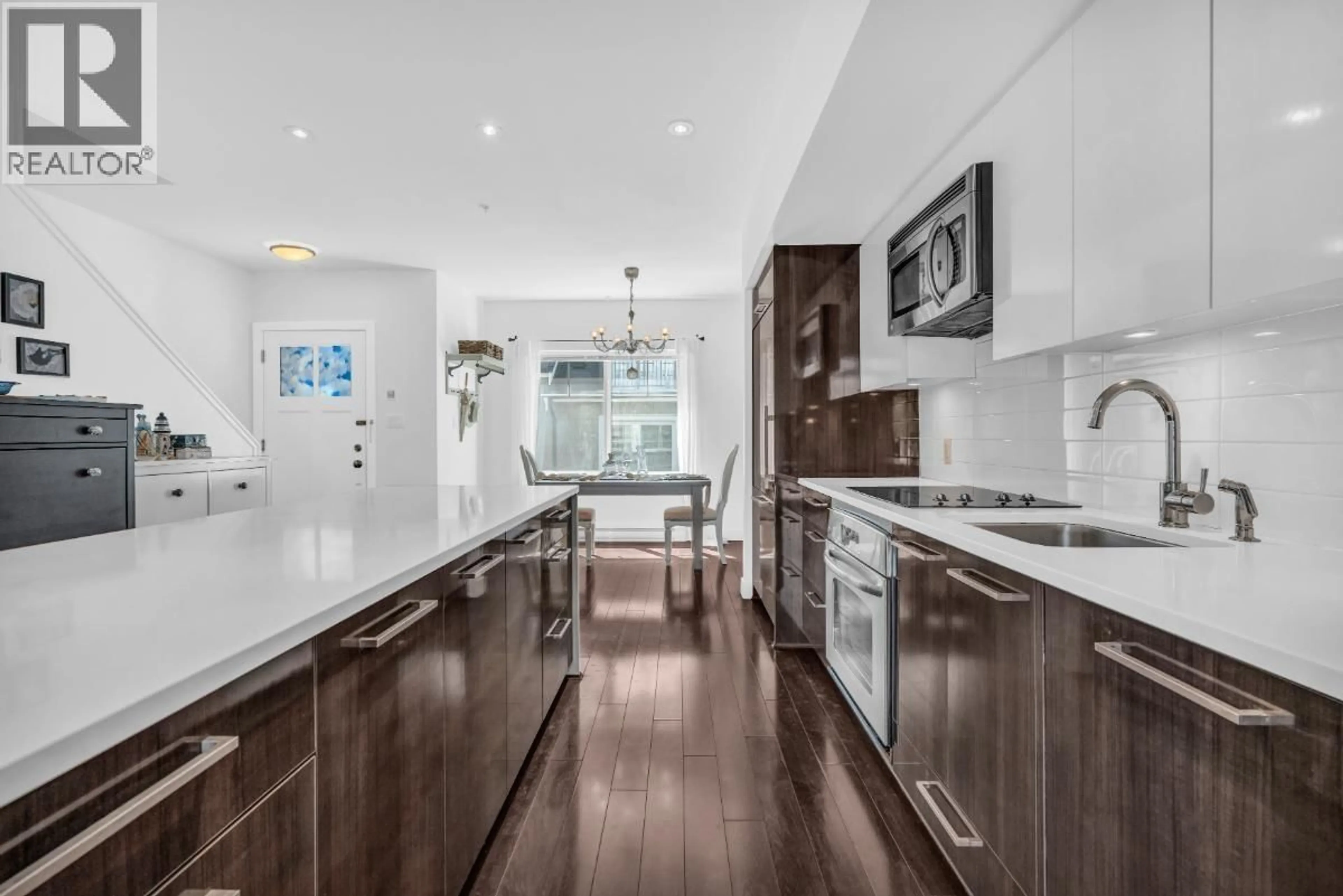 Contemporary kitchen, unknown for 15 - 5655 CHAFFEY AVENUE, Burnaby British Columbia V5H2S1