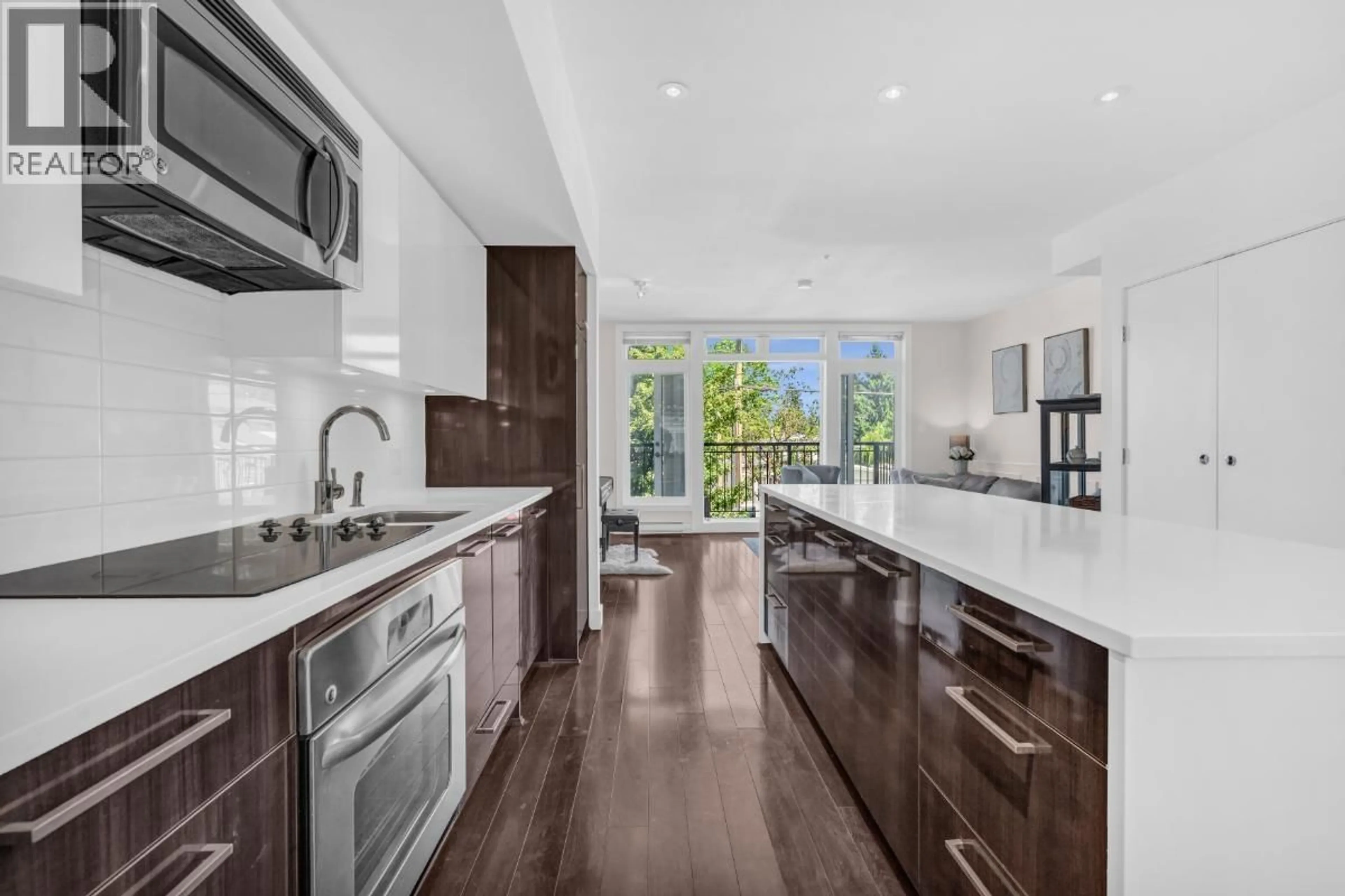 Contemporary kitchen, ceramic/tile floor for 15 - 5655 CHAFFEY AVENUE, Burnaby British Columbia V5H2S1
