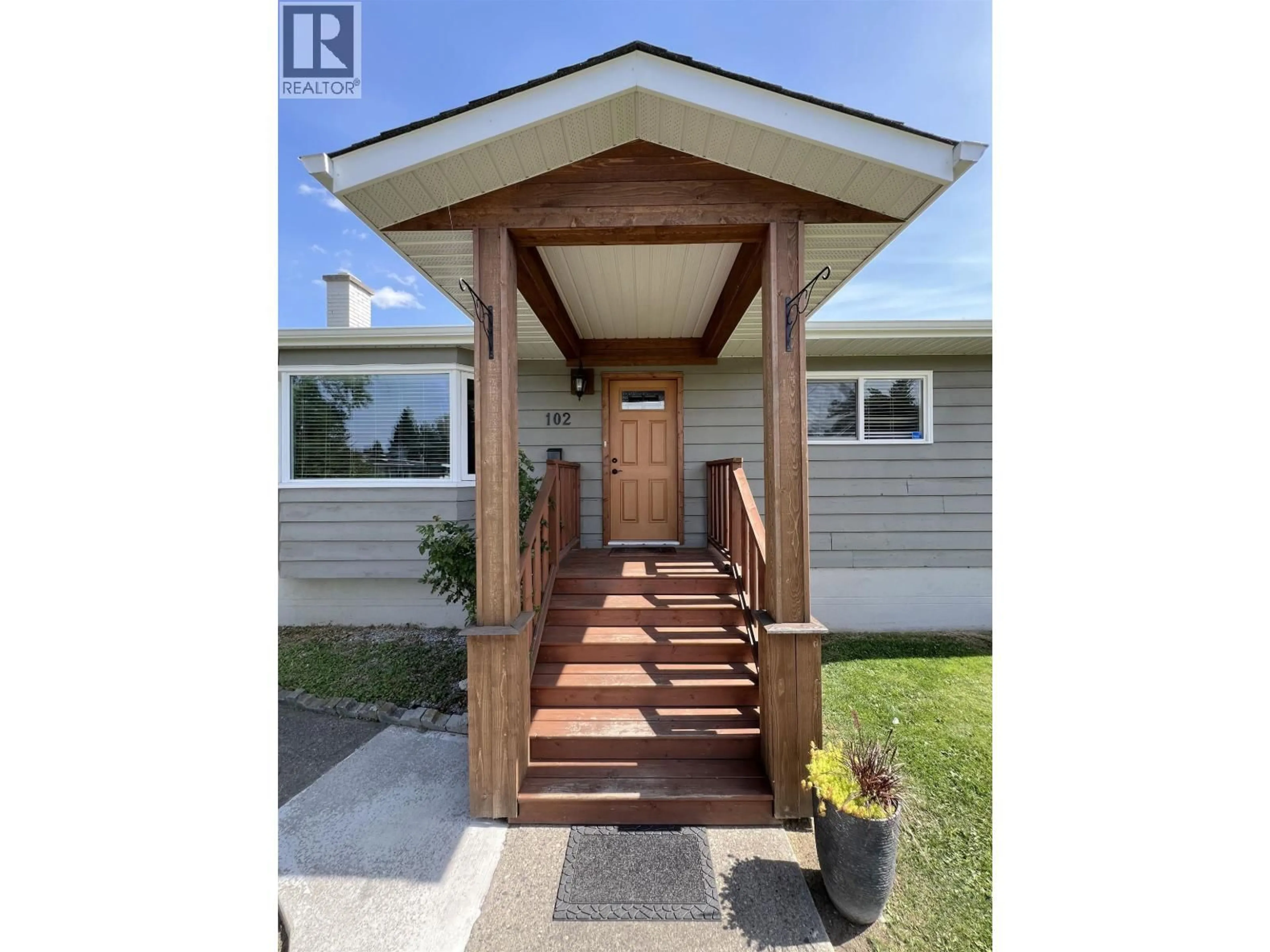 Indoor entryway for 102 LYON STREET, Prince George British Columbia V2M3K6