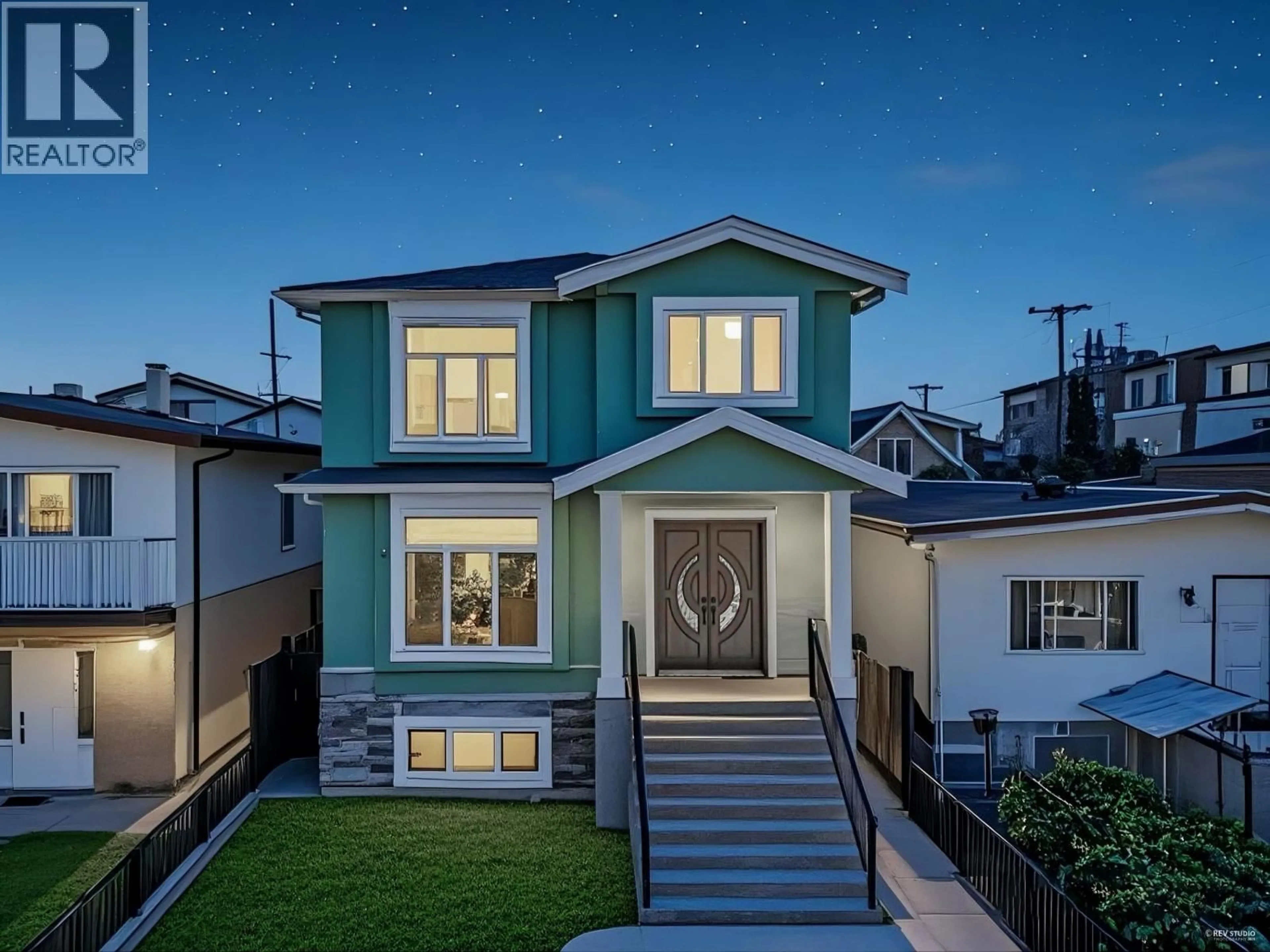 Home with vinyl exterior material, street for 2936 2ND AVENUE, Vancouver British Columbia V5M1E5