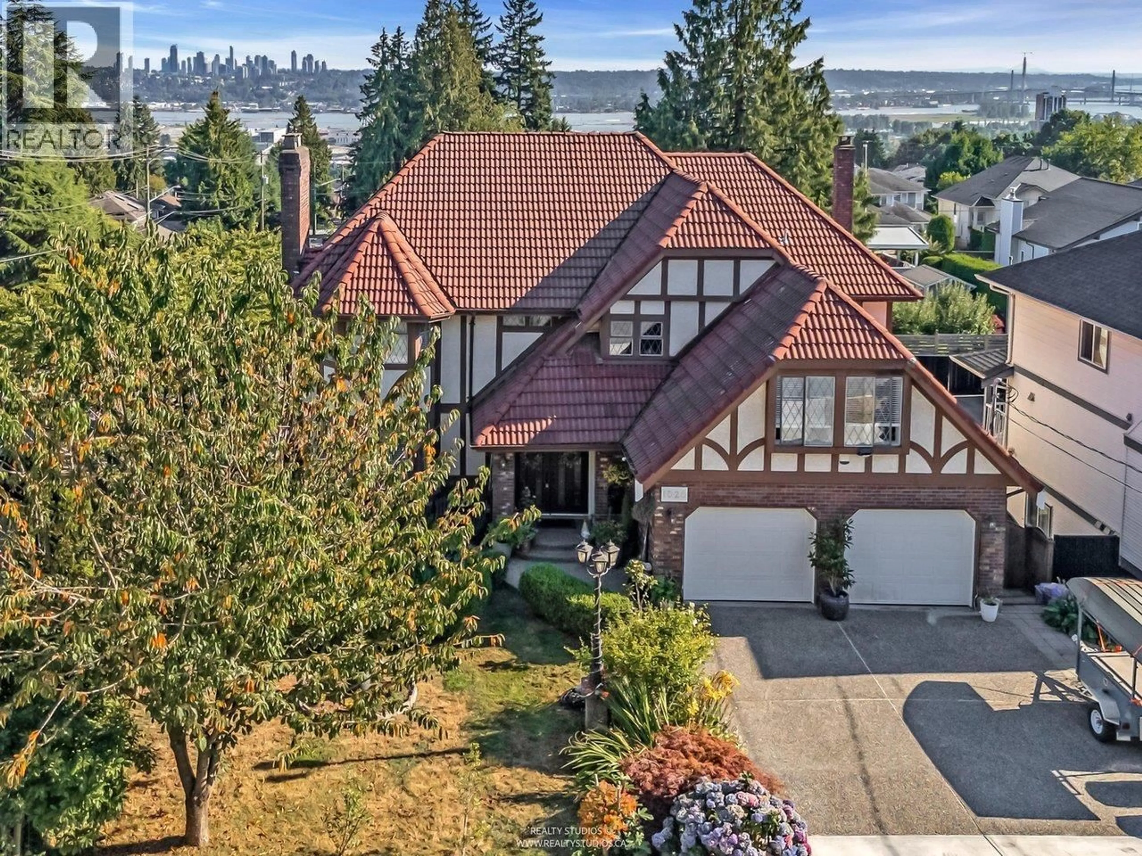 A pic from outside/outdoor area/front of a property/back of a property/a pic from drone, unknown for 1028 DANSEY AVENUE, Coquitlam British Columbia V3K3H1