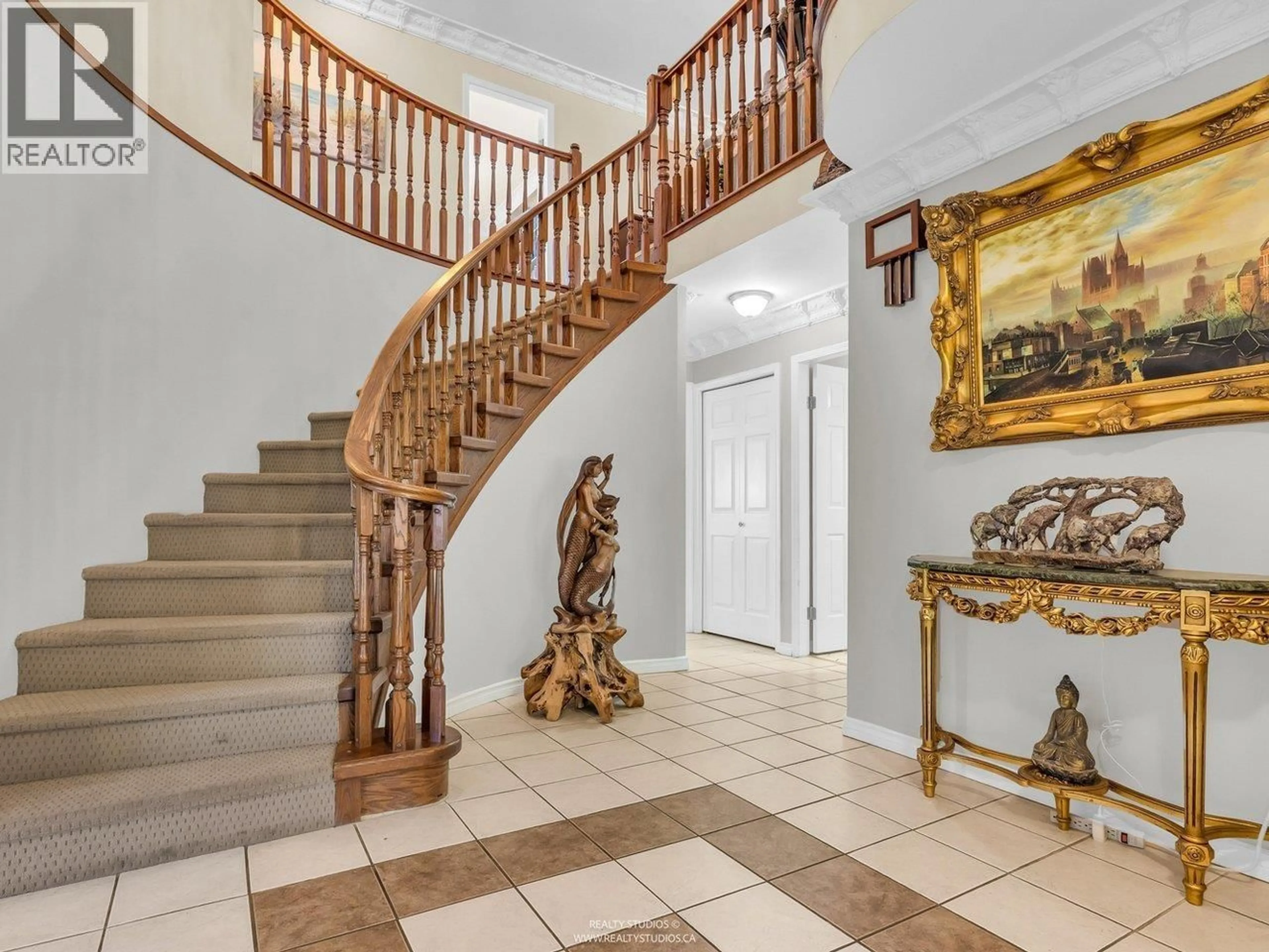 Indoor foyer for 1028 DANSEY AVENUE, Coquitlam British Columbia V3K3H1