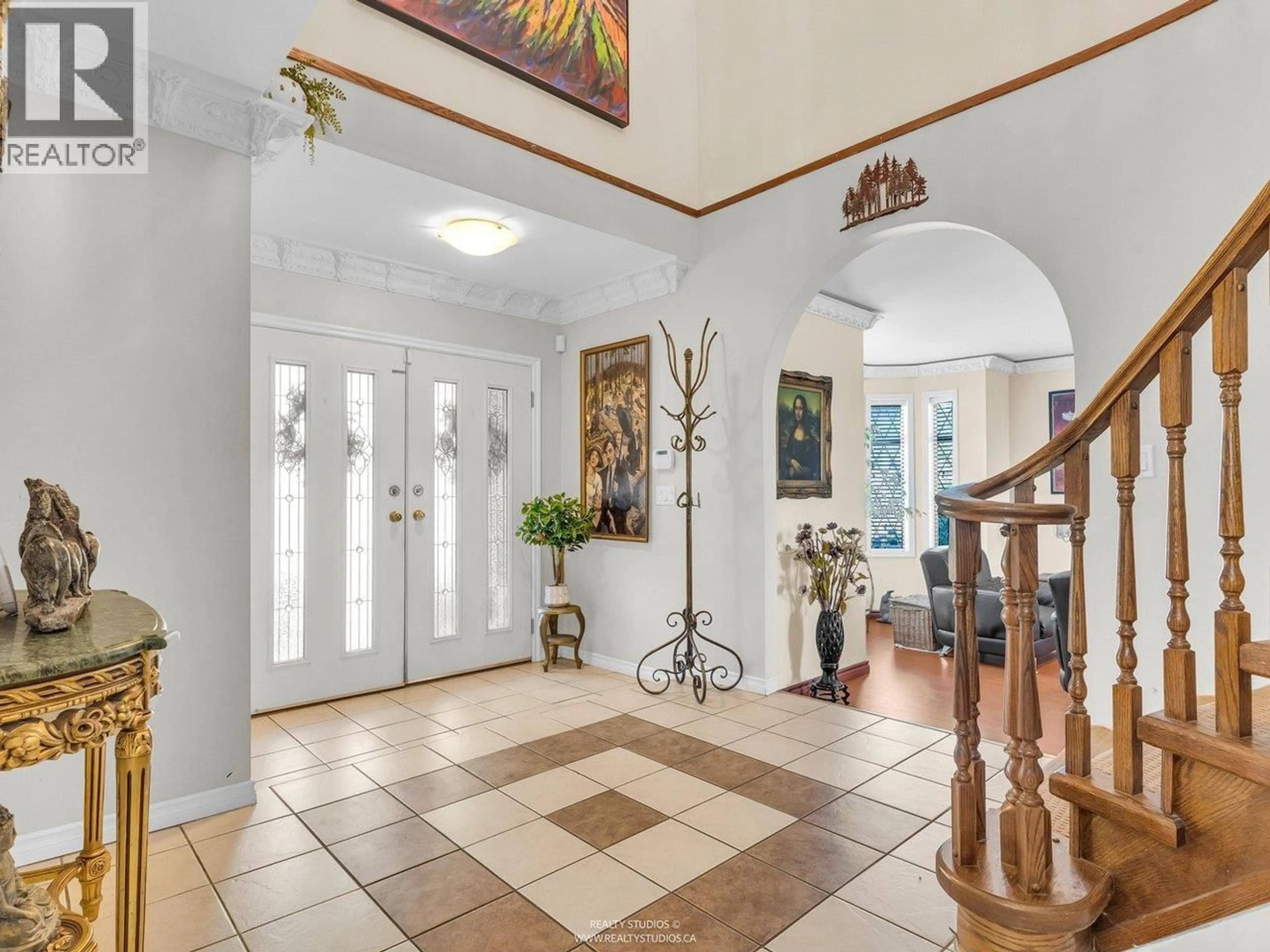 Indoor foyer for 1028 DANSEY AVENUE, Coquitlam British Columbia V3K3H1
