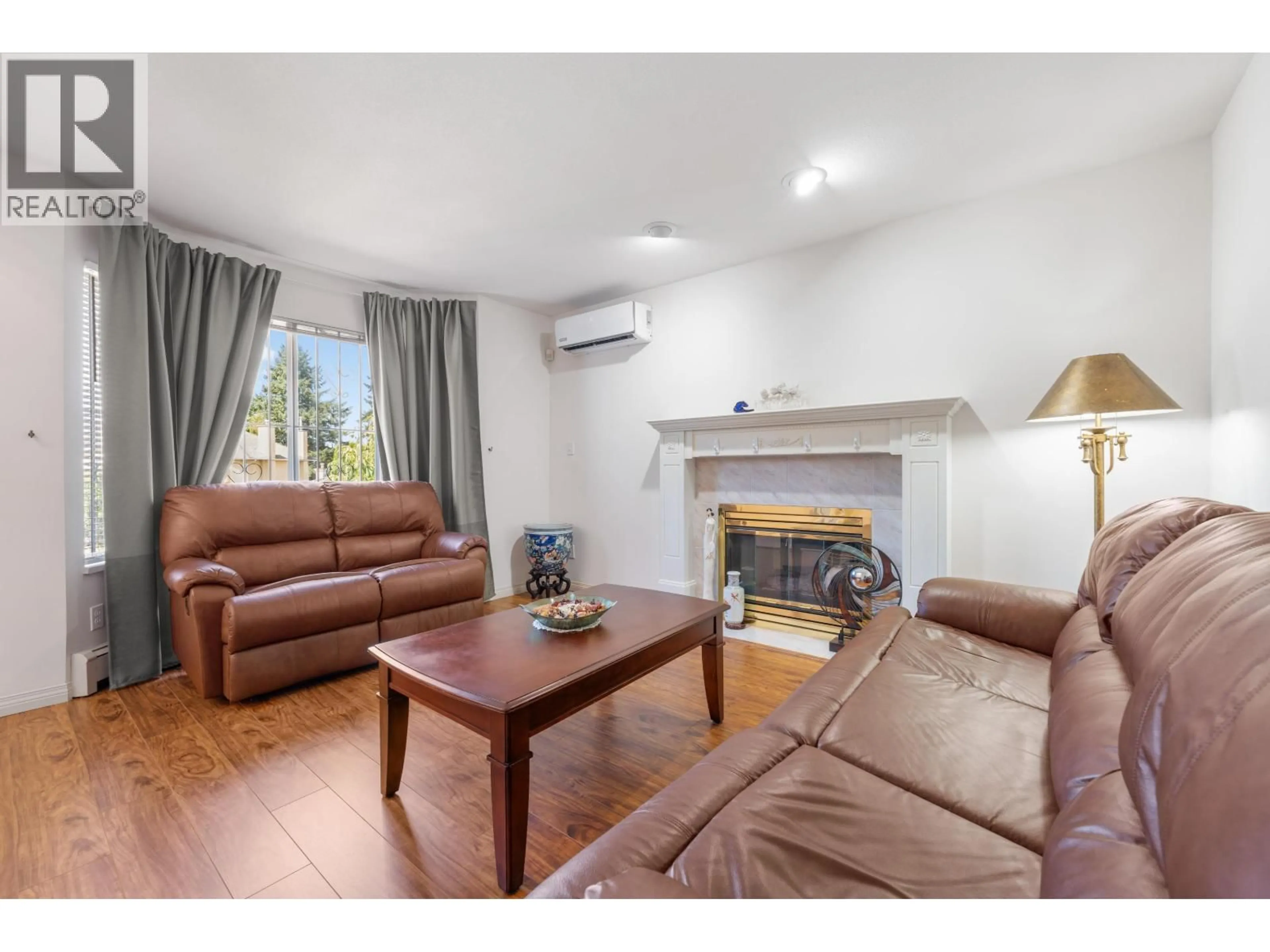 Living room with furniture, wood/laminate floor for 8948 YARROW PLACE, Burnaby British Columbia V3N4W1