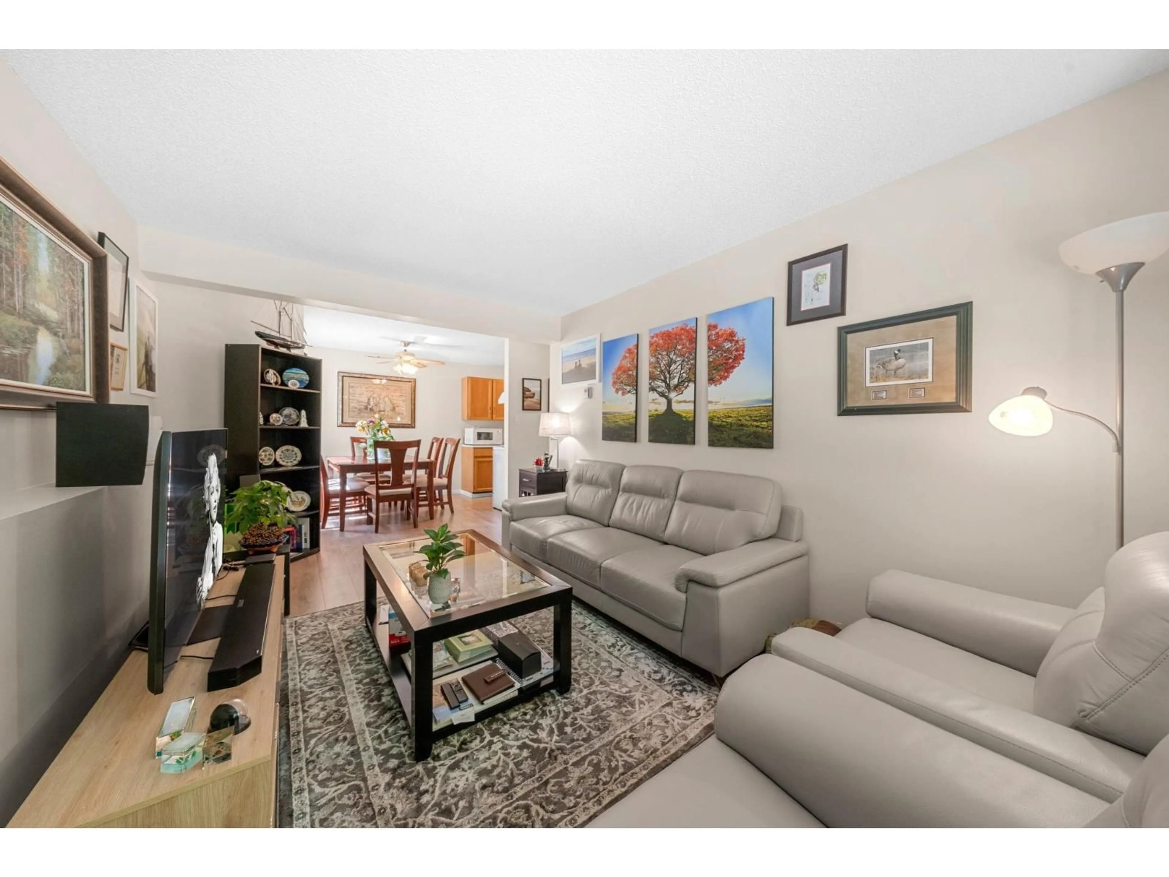 Living room with furniture, unknown for 113 - 9952 149, Surrey British Columbia V3R7W7