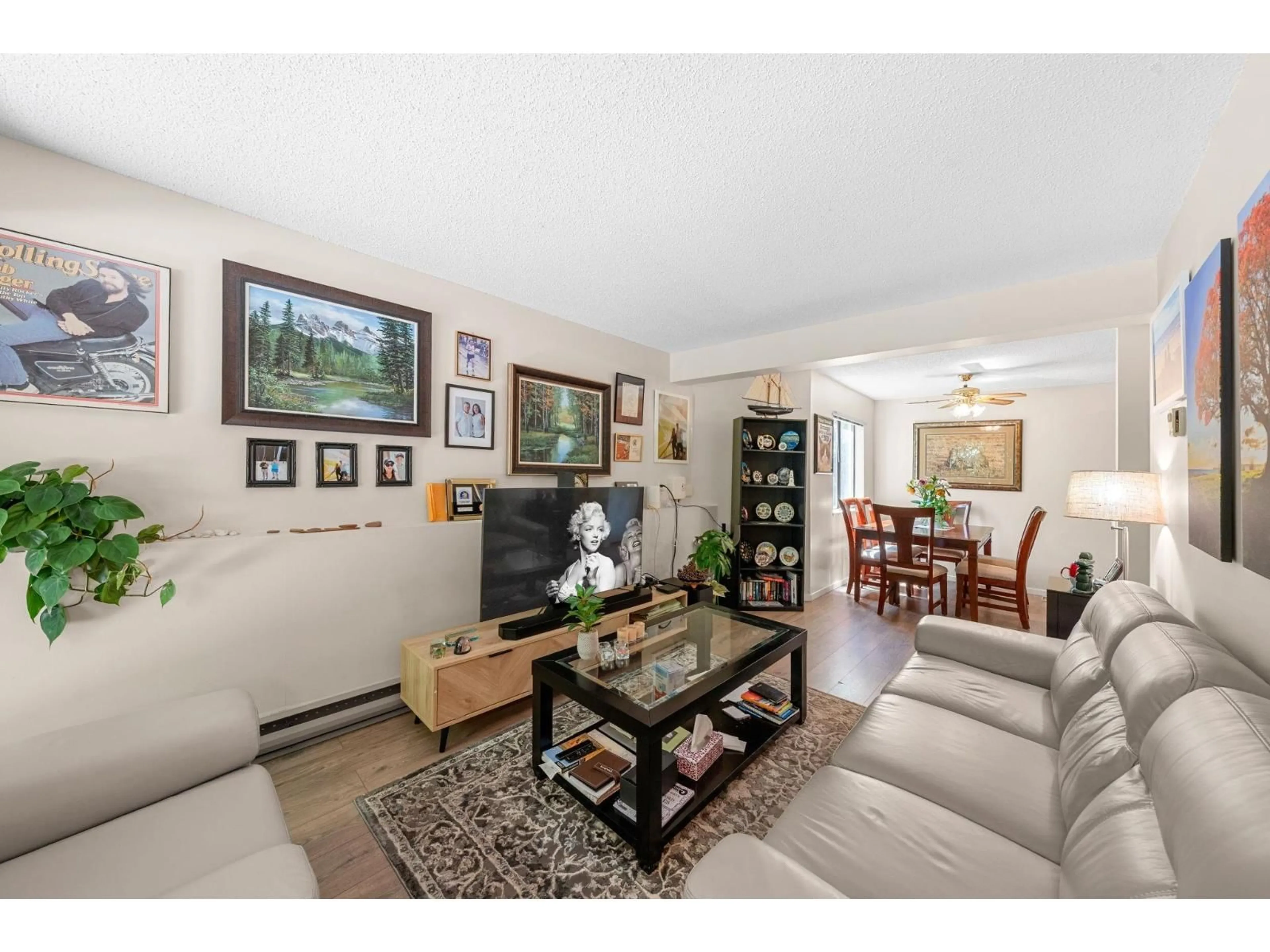 Living room with furniture, unknown for 113 - 9952 149, Surrey British Columbia V3R7W7