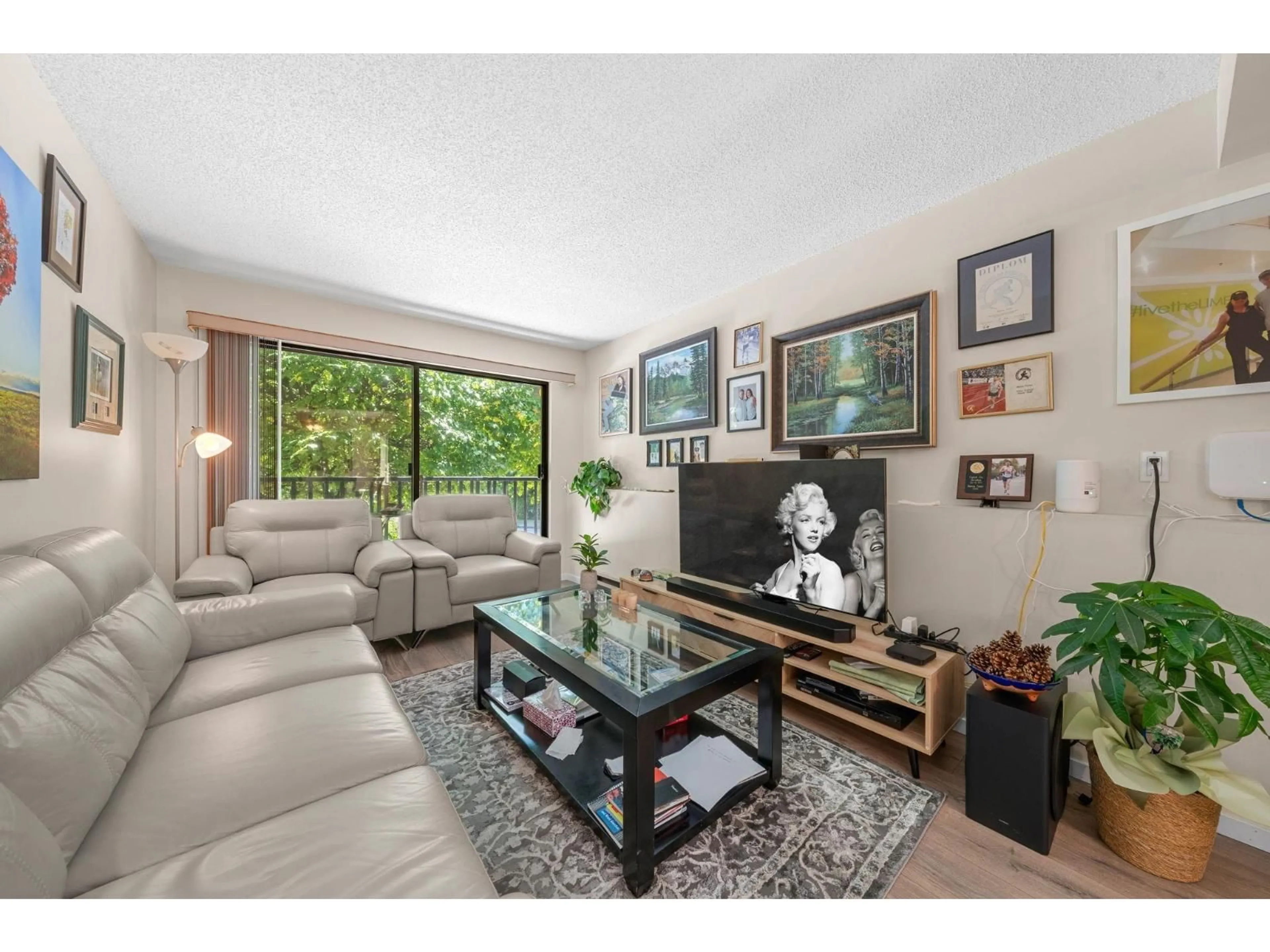 Living room with furniture, unknown for 113 - 9952 149, Surrey British Columbia V3R7W7