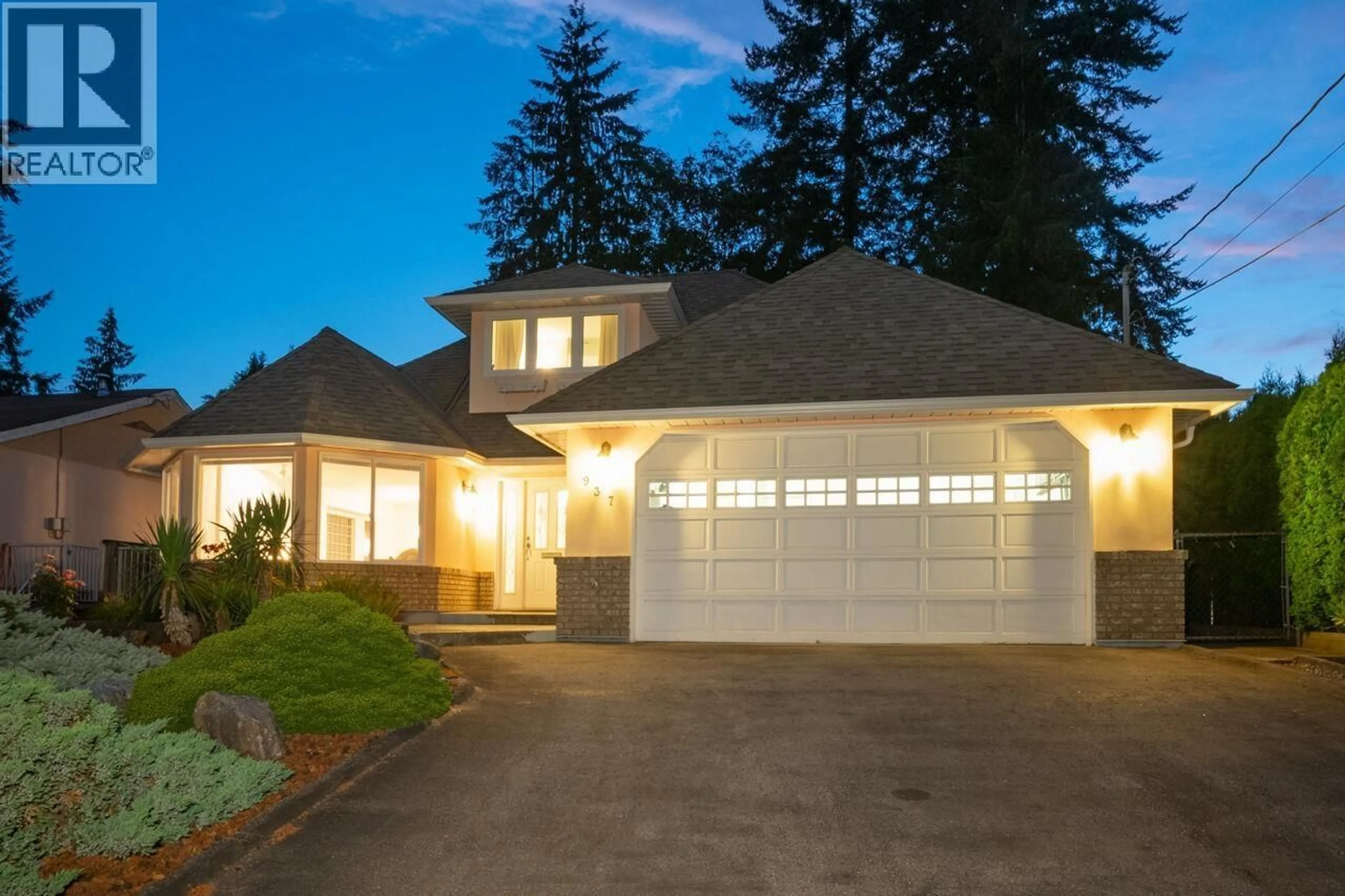 Home with vinyl exterior material, street for 937 WESTMOUNT DRIVE, Port Moody British Columbia V3H1K8