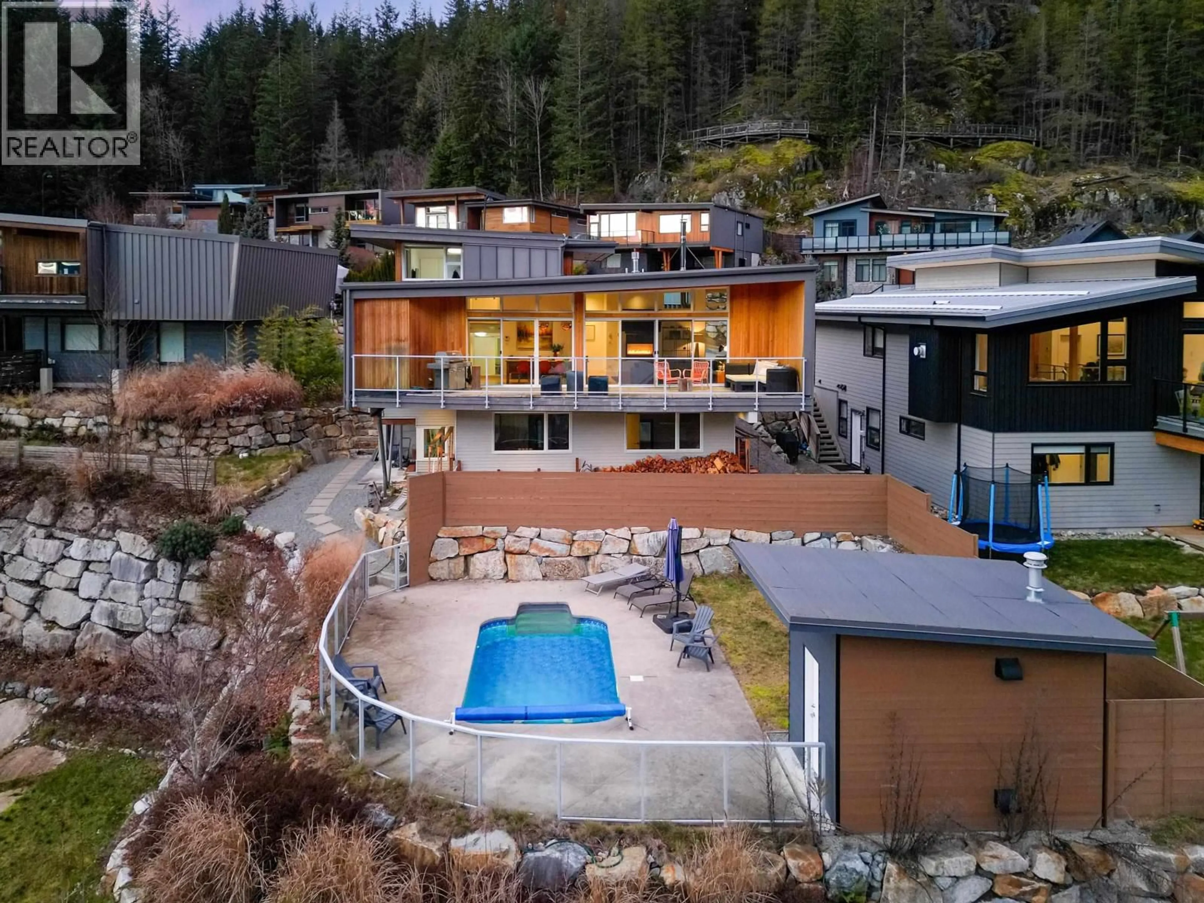 A pic from outside/outdoor area/front of a property/back of a property/a pic from drone, unknown for 38555 SKY PILOT DRIVE, Squamish British Columbia V8B0T6