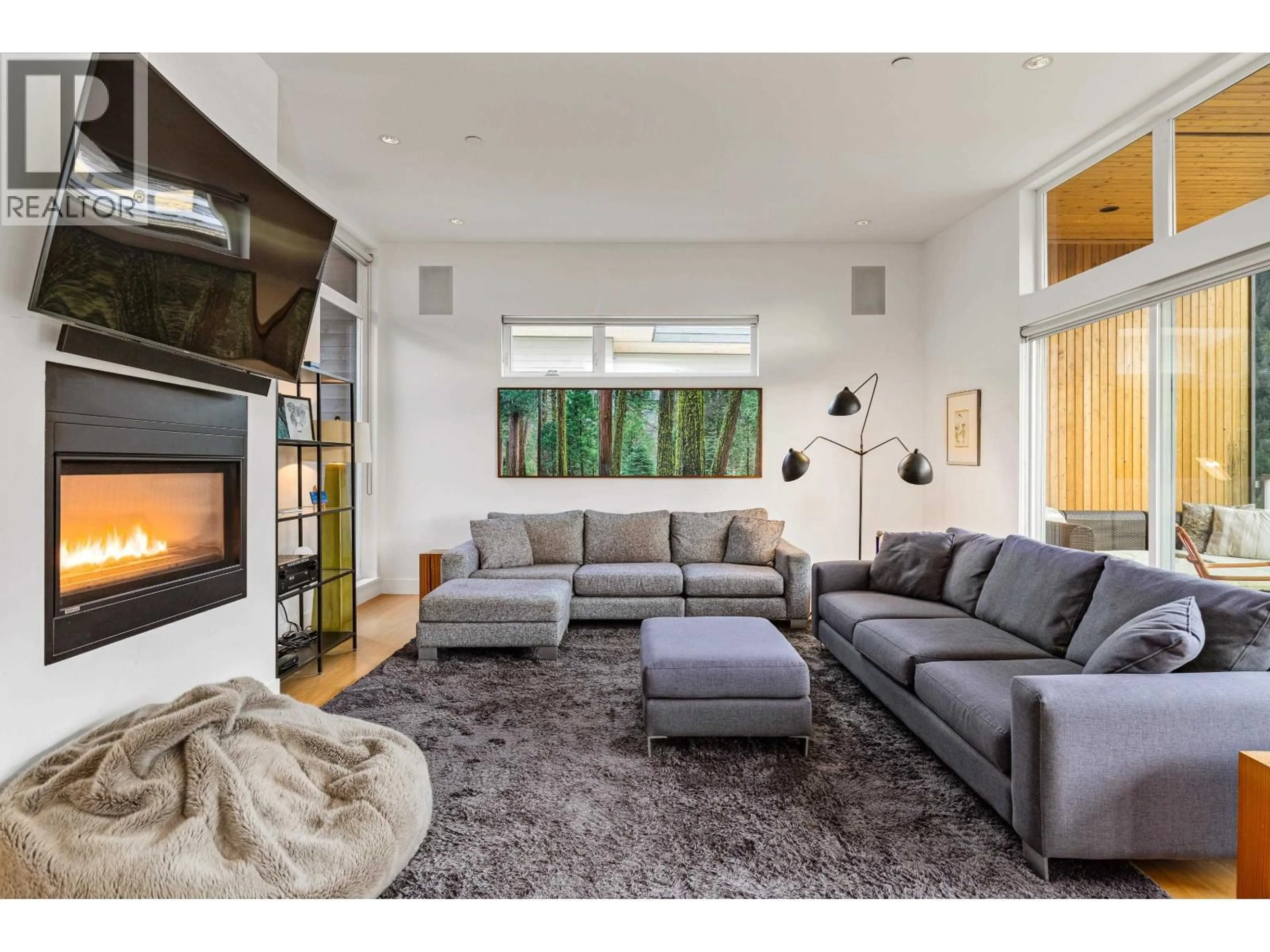 Living room with furniture, unknown for 38555 SKY PILOT DRIVE, Squamish British Columbia V8B0T6
