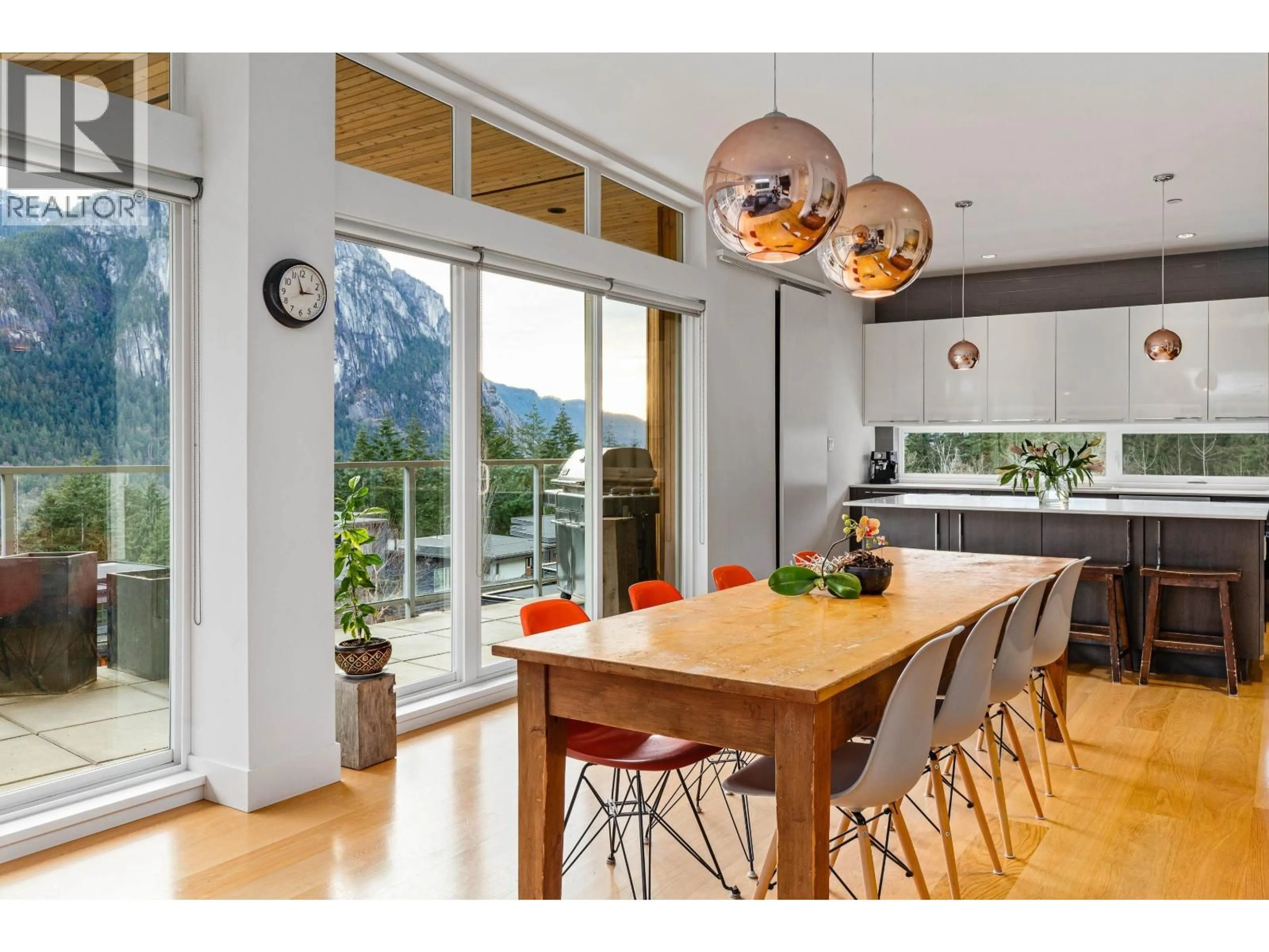 Open concept kitchen, wood/laminate floor for 38555 SKY PILOT DRIVE, Squamish British Columbia V8B0T6