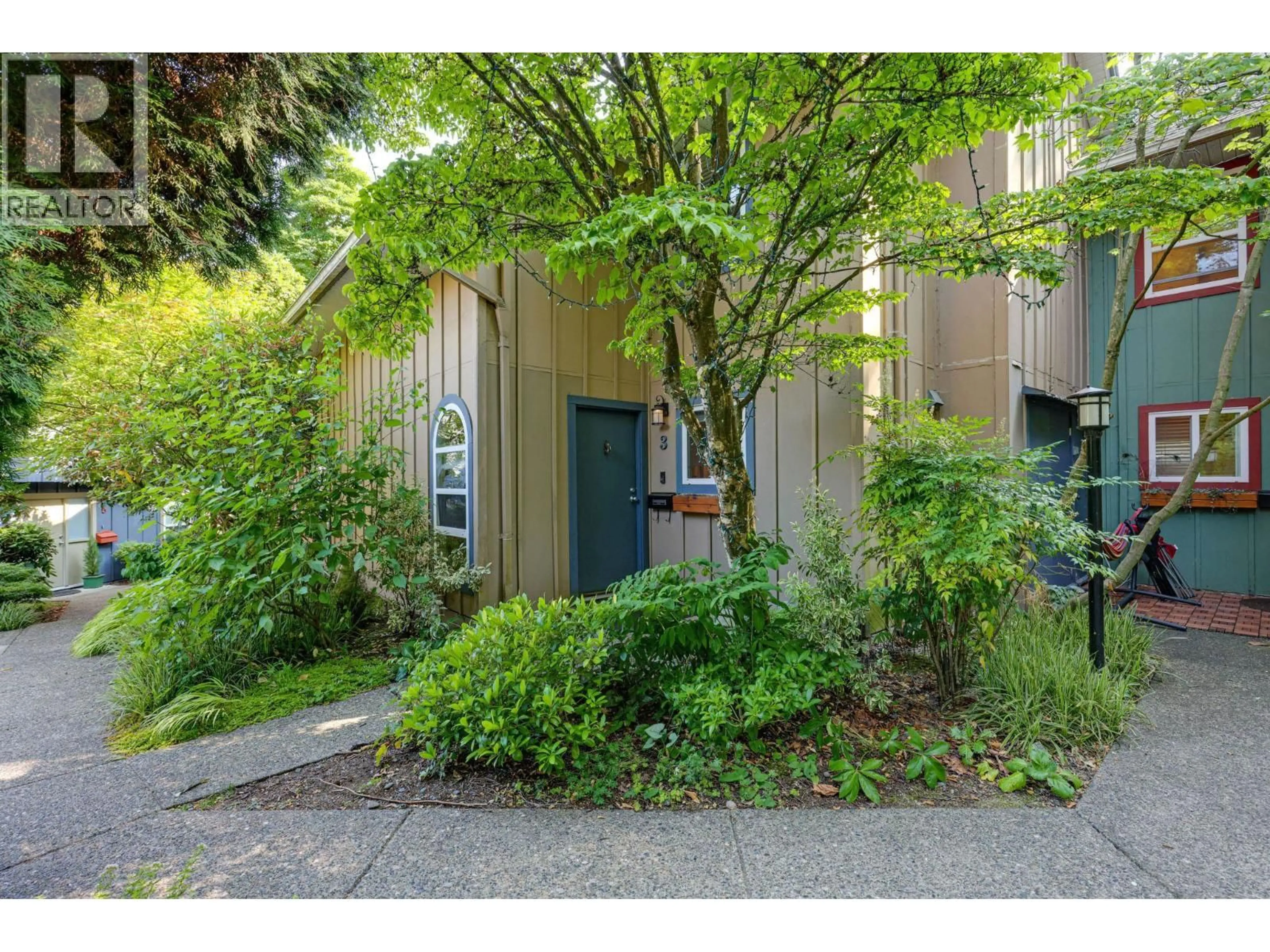 Unknown for 3 - 900 17TH STREET, North Vancouver British Columbia V7P3K5