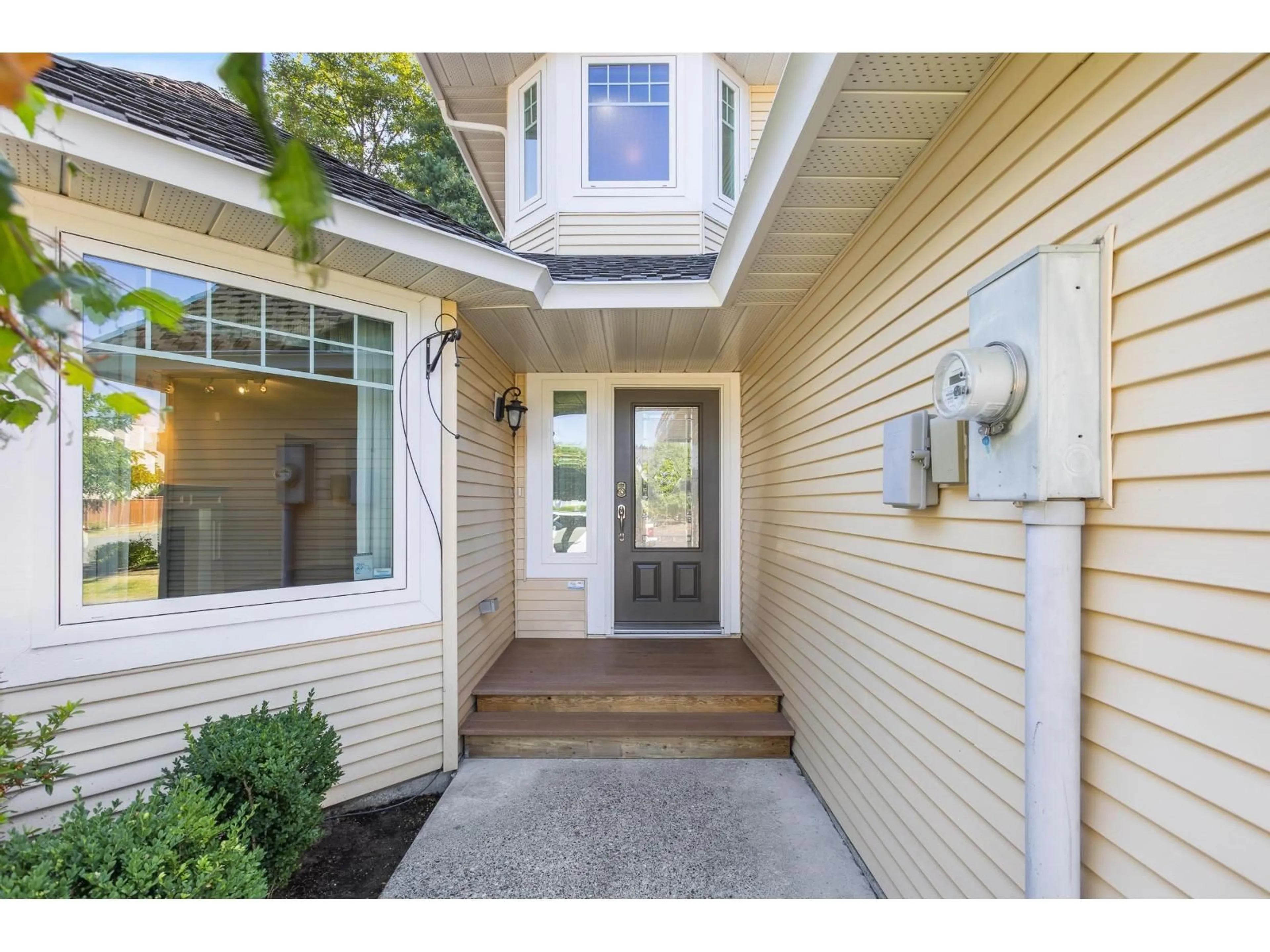 Indoor entryway for 9324 211A, Langley British Columbia V1M2B8