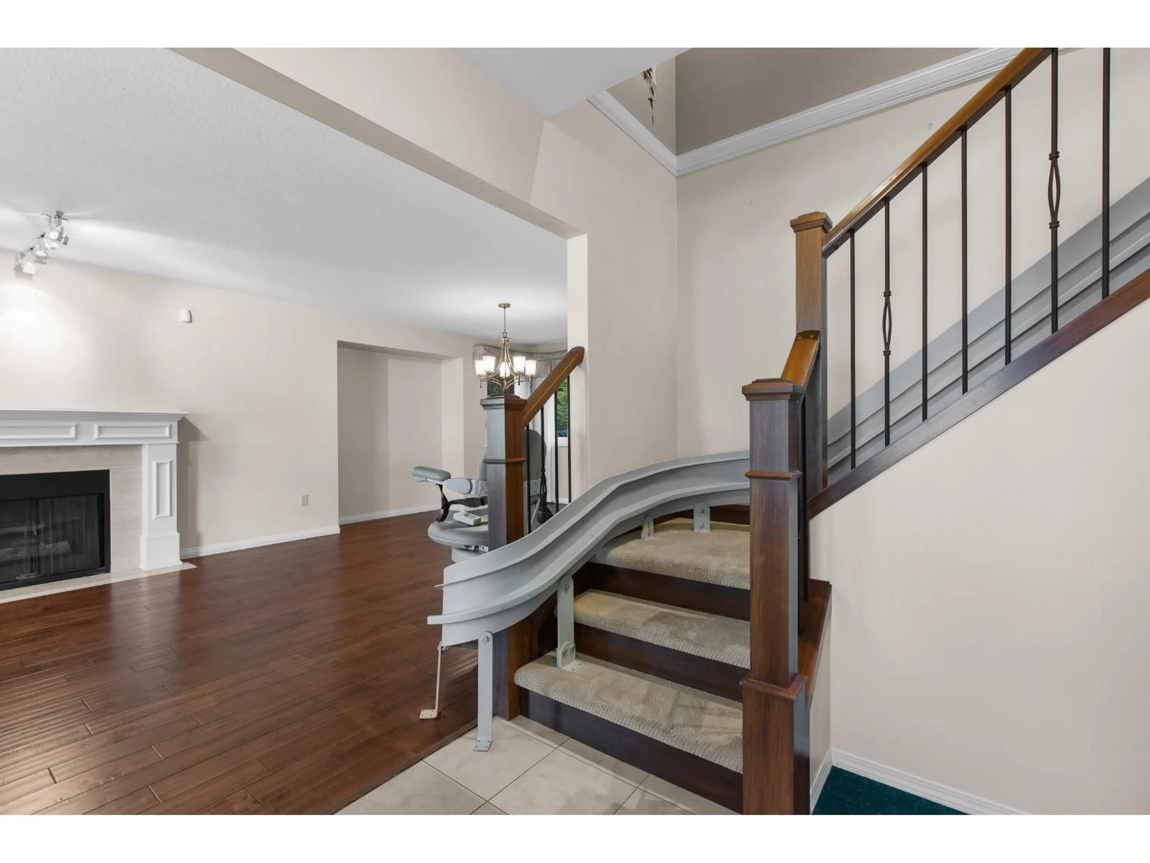 Indoor foyer for 9324 211A, Langley British Columbia V1M2B8