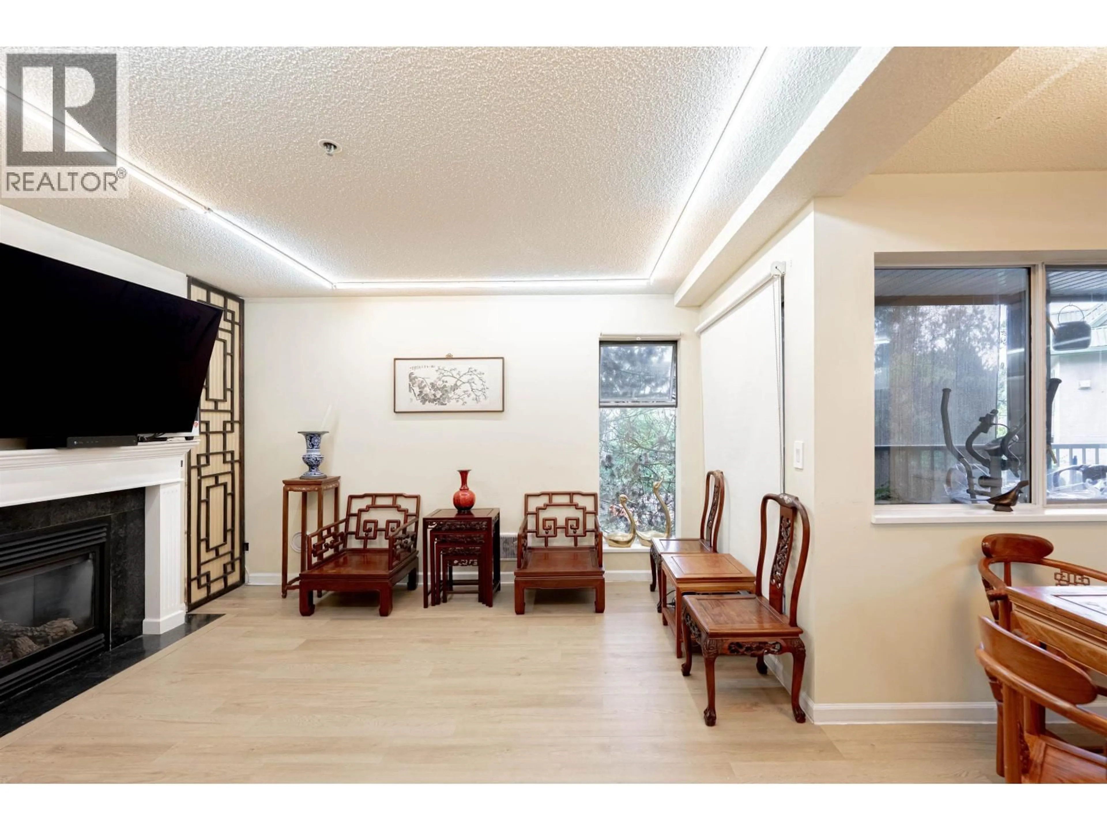 Lobby for 21 - 7345 SANDBORNE AVENUE, Burnaby British Columbia V3N4W6