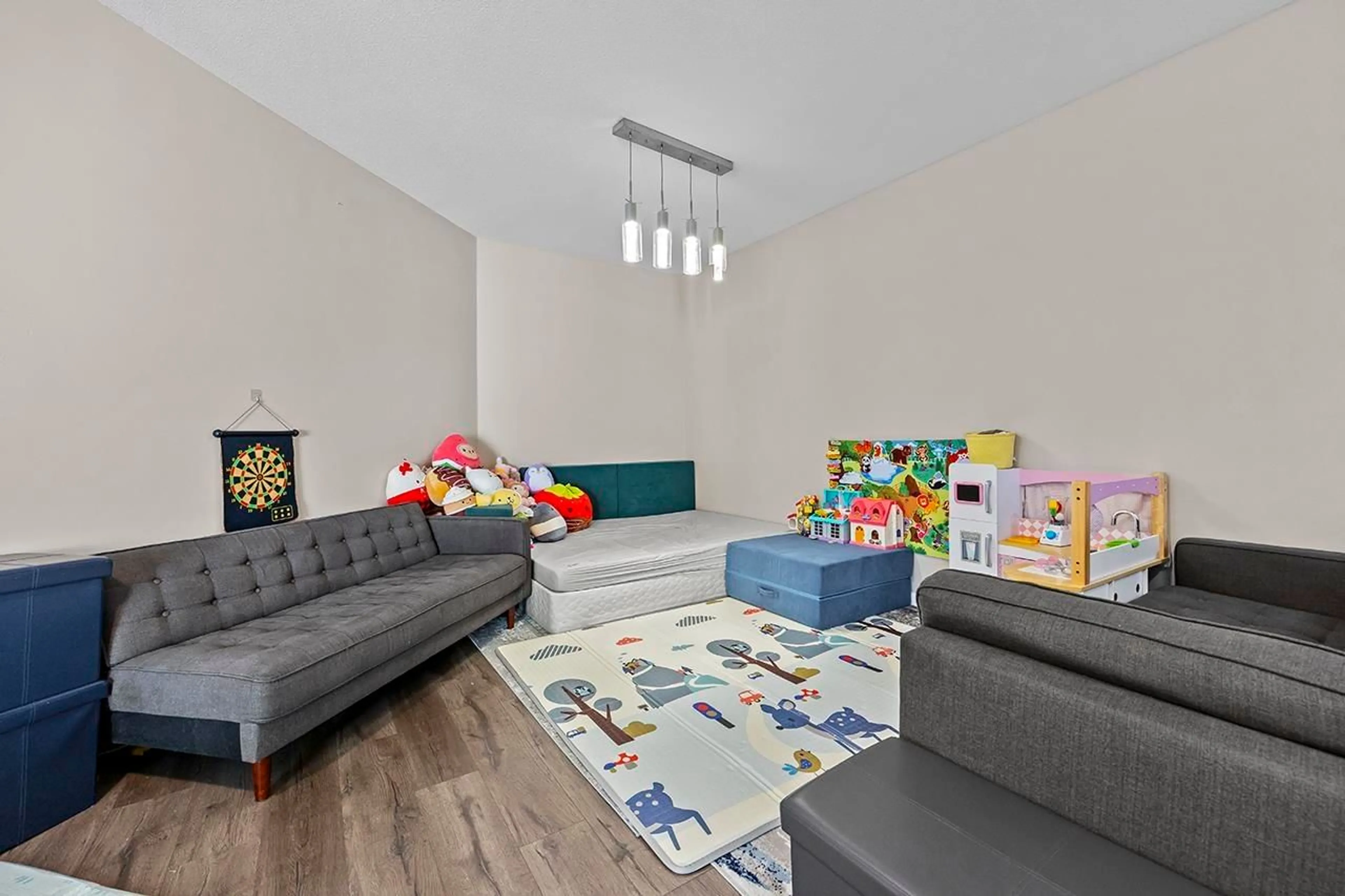 Living room with furniture, unknown for 108 - 14981 101A, Surrey British Columbia V3R0T1