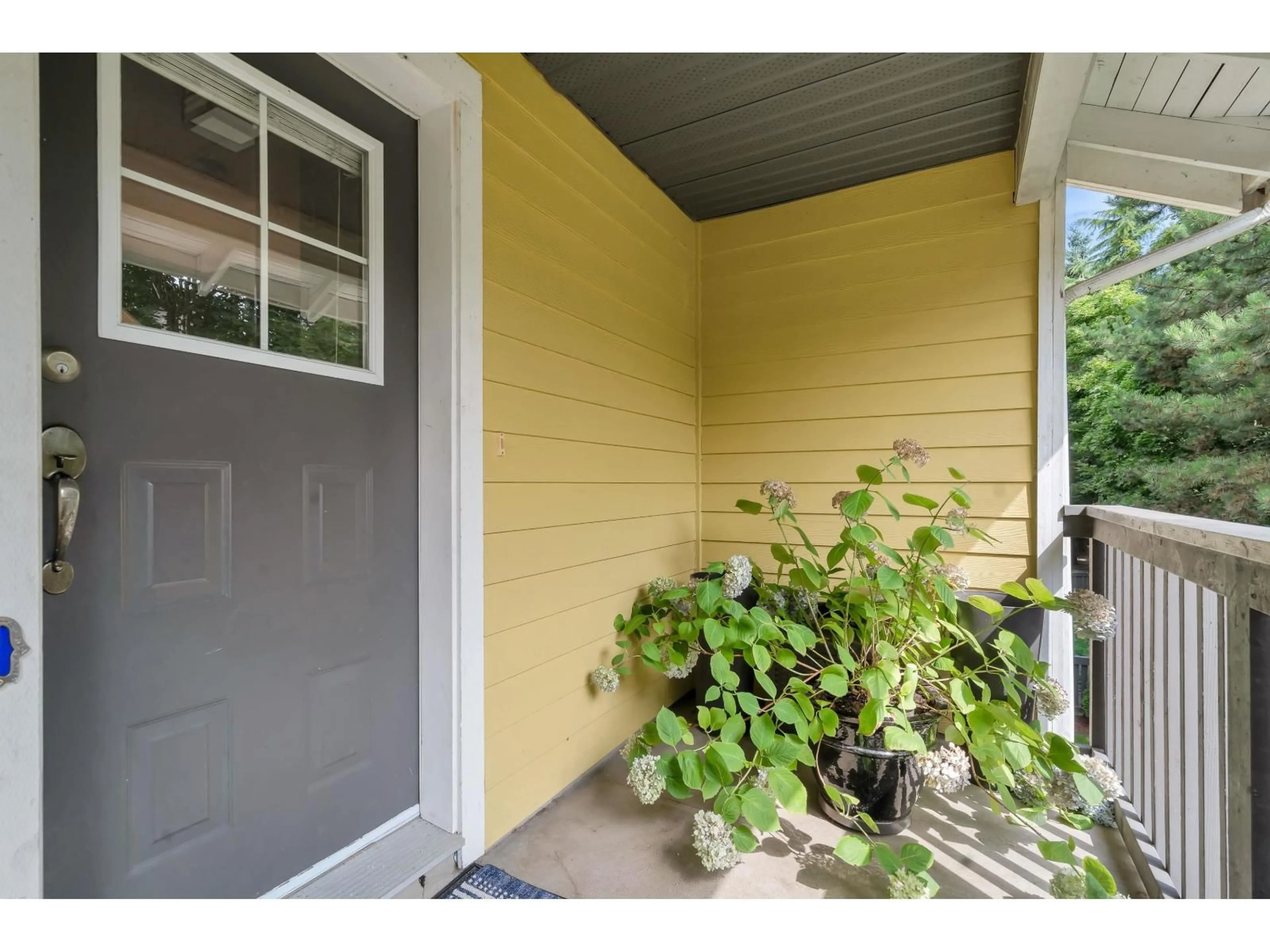 Indoor entryway for 18 - 15233 34TH, Surrey British Columbia V3S2T7