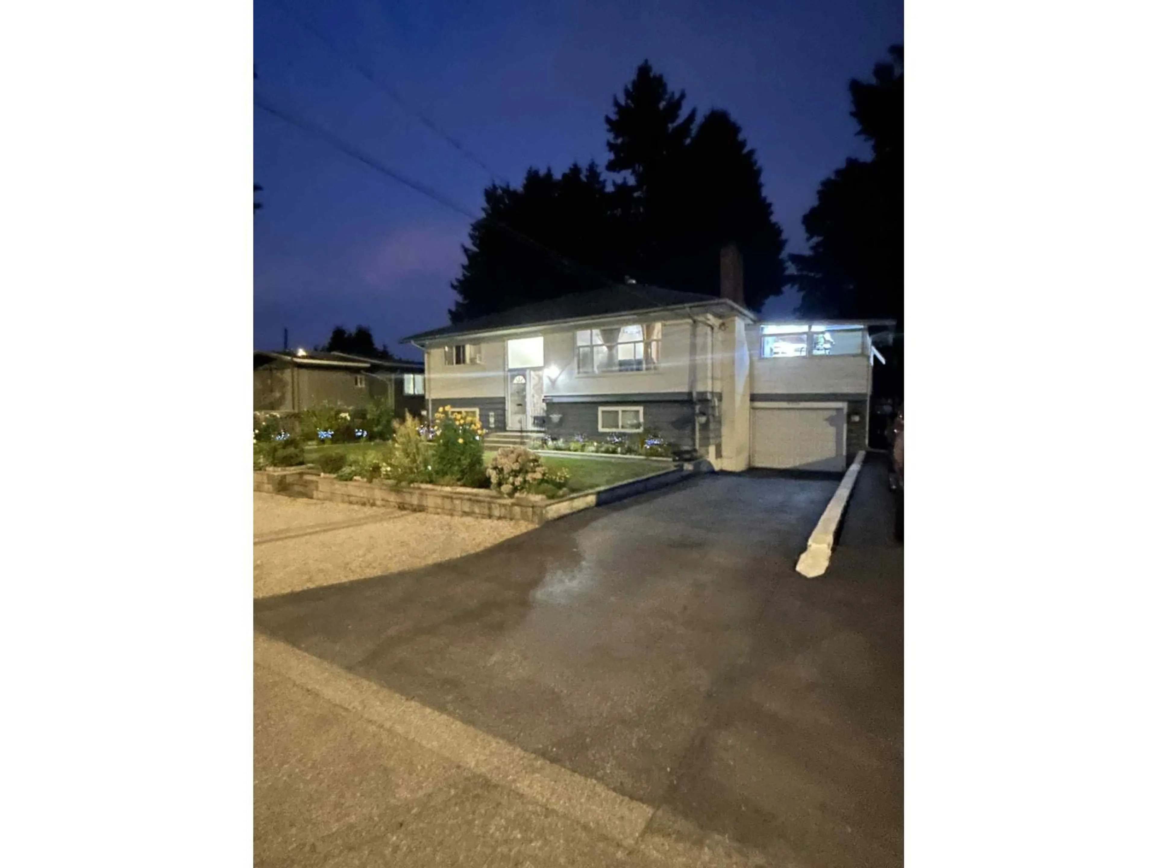 A pic from outside/outdoor area/front of a property/back of a property/a pic from drone, street for 9826 124A, Surrey British Columbia V3V4W3