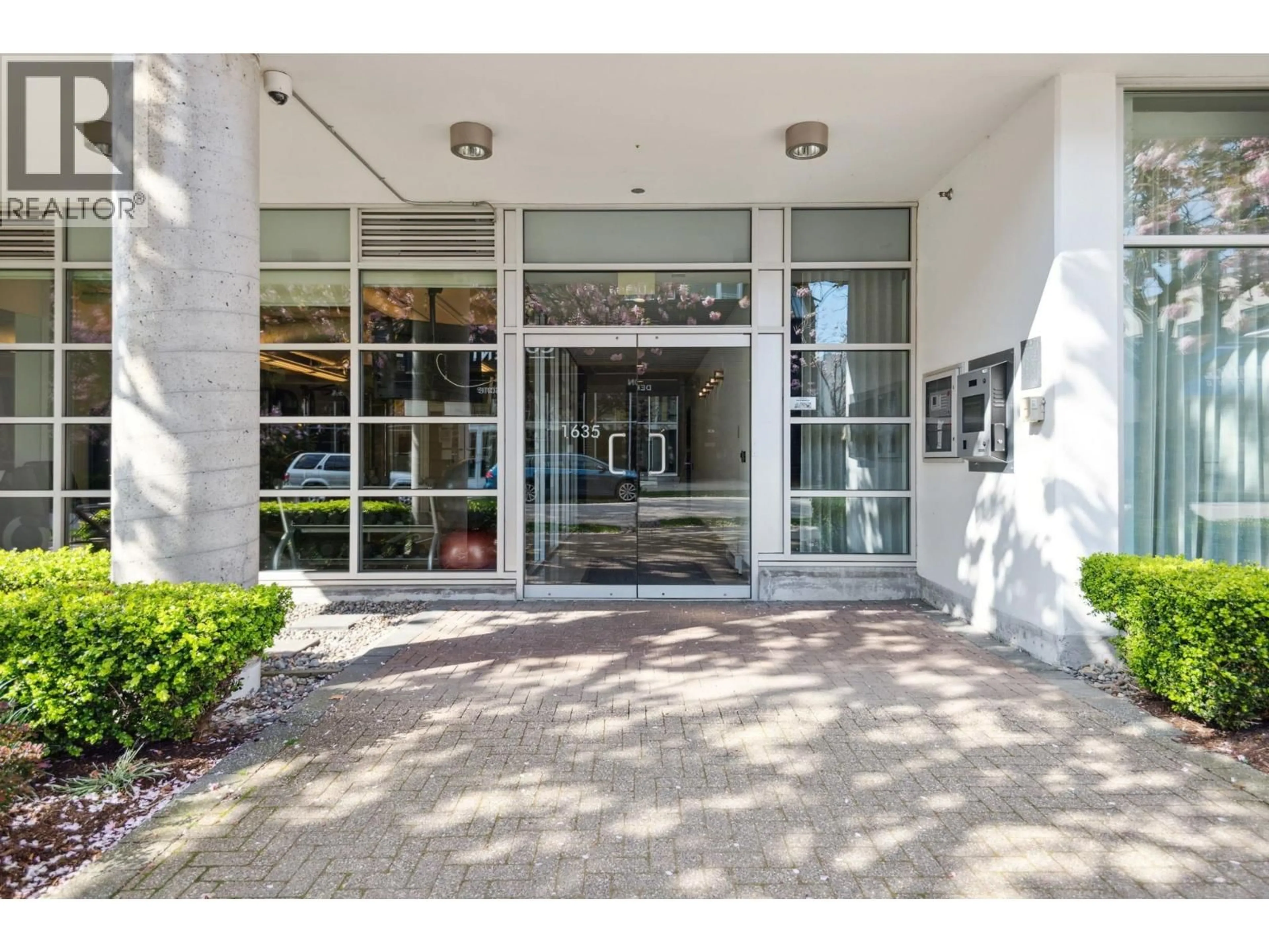 Indoor foyer for 416 - 1635 WEST 3RD AVENUE, Vancouver British Columbia V6J0B6