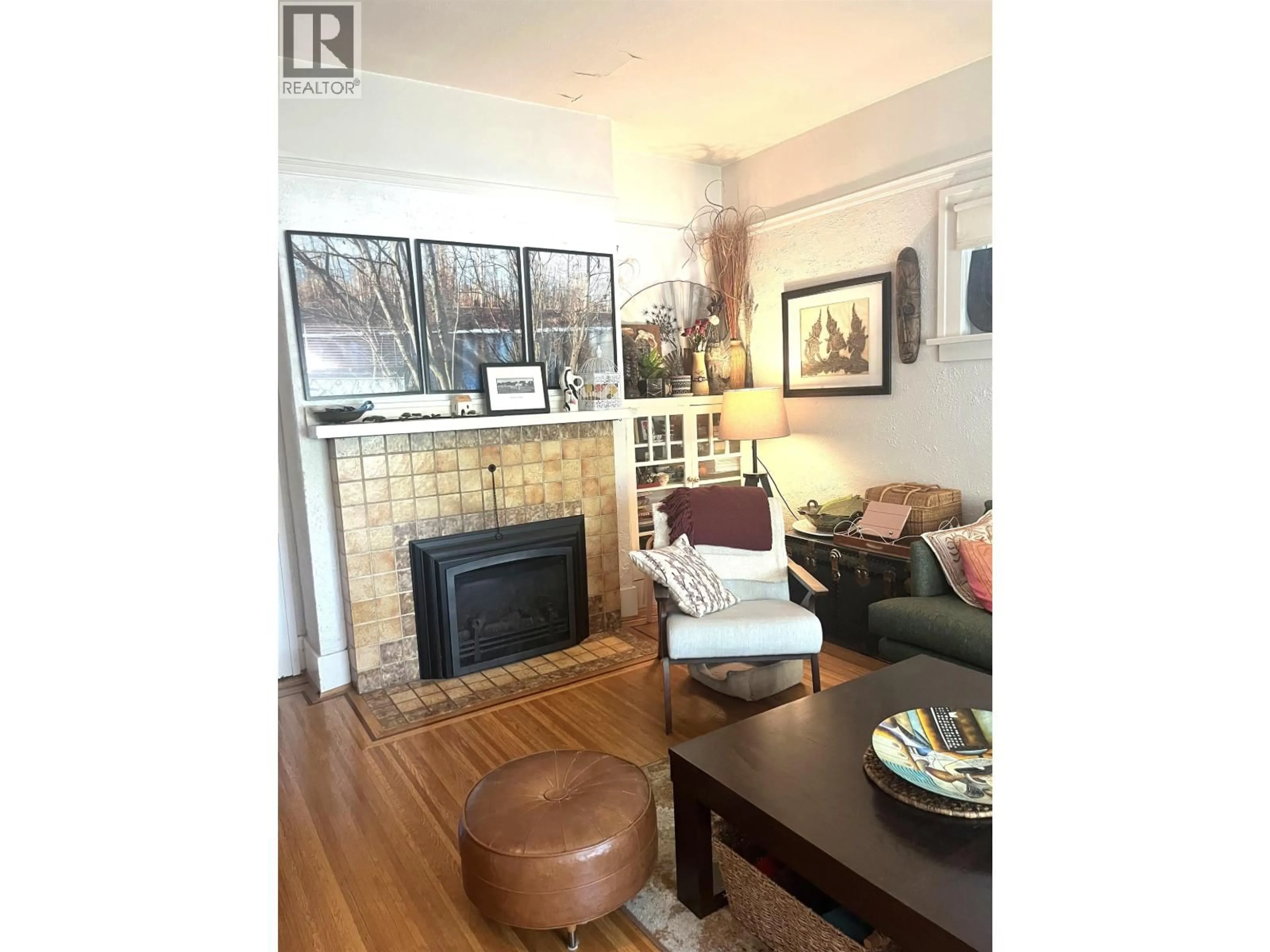 Living room with furniture, wood/laminate floor for 3449 26TH AVENUE, Vancouver British Columbia V6S1N4