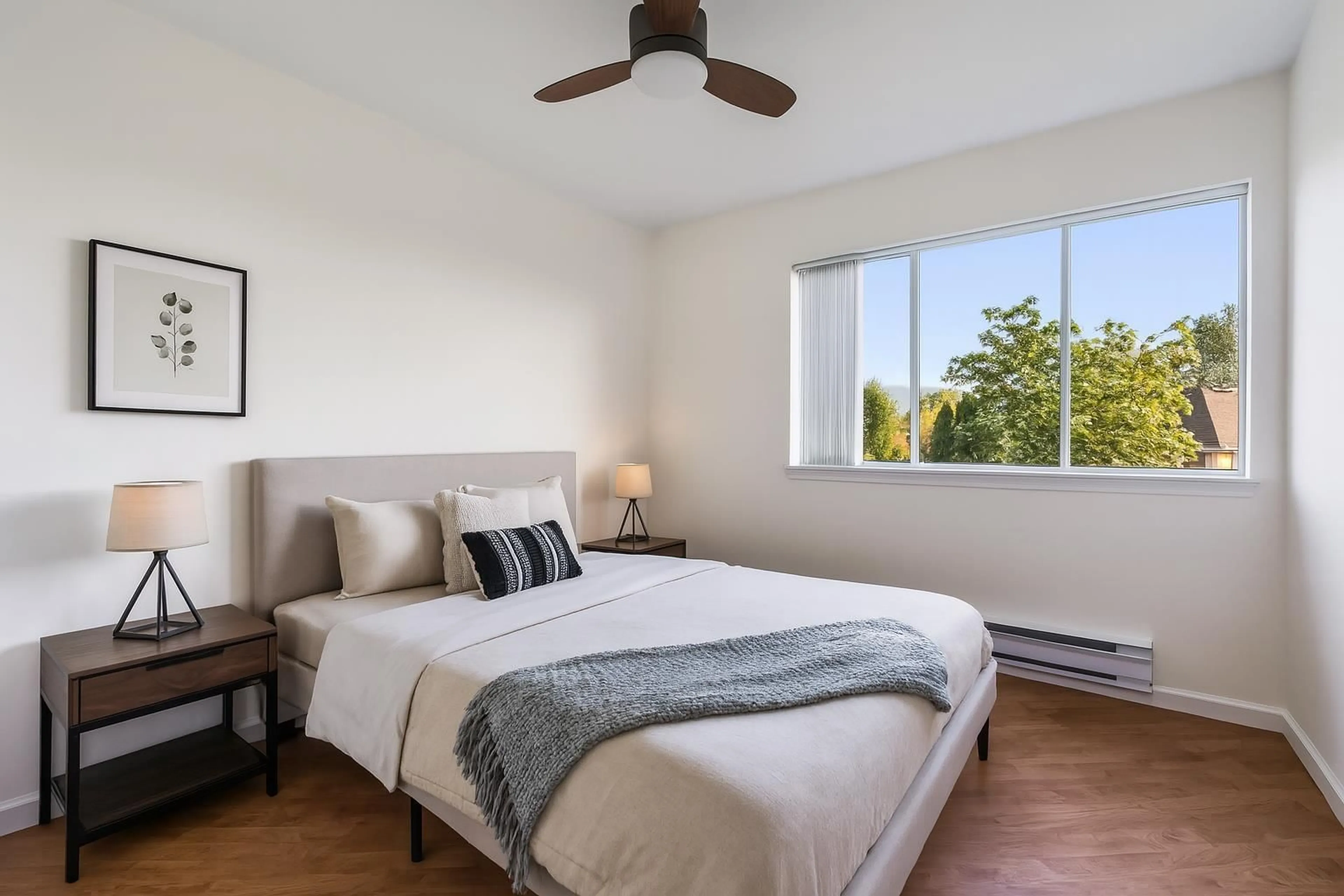 Bedroom with bed, unknown for 205 - 7651 AMBER DRIVE, Chilliwack British Columbia V2R3J6